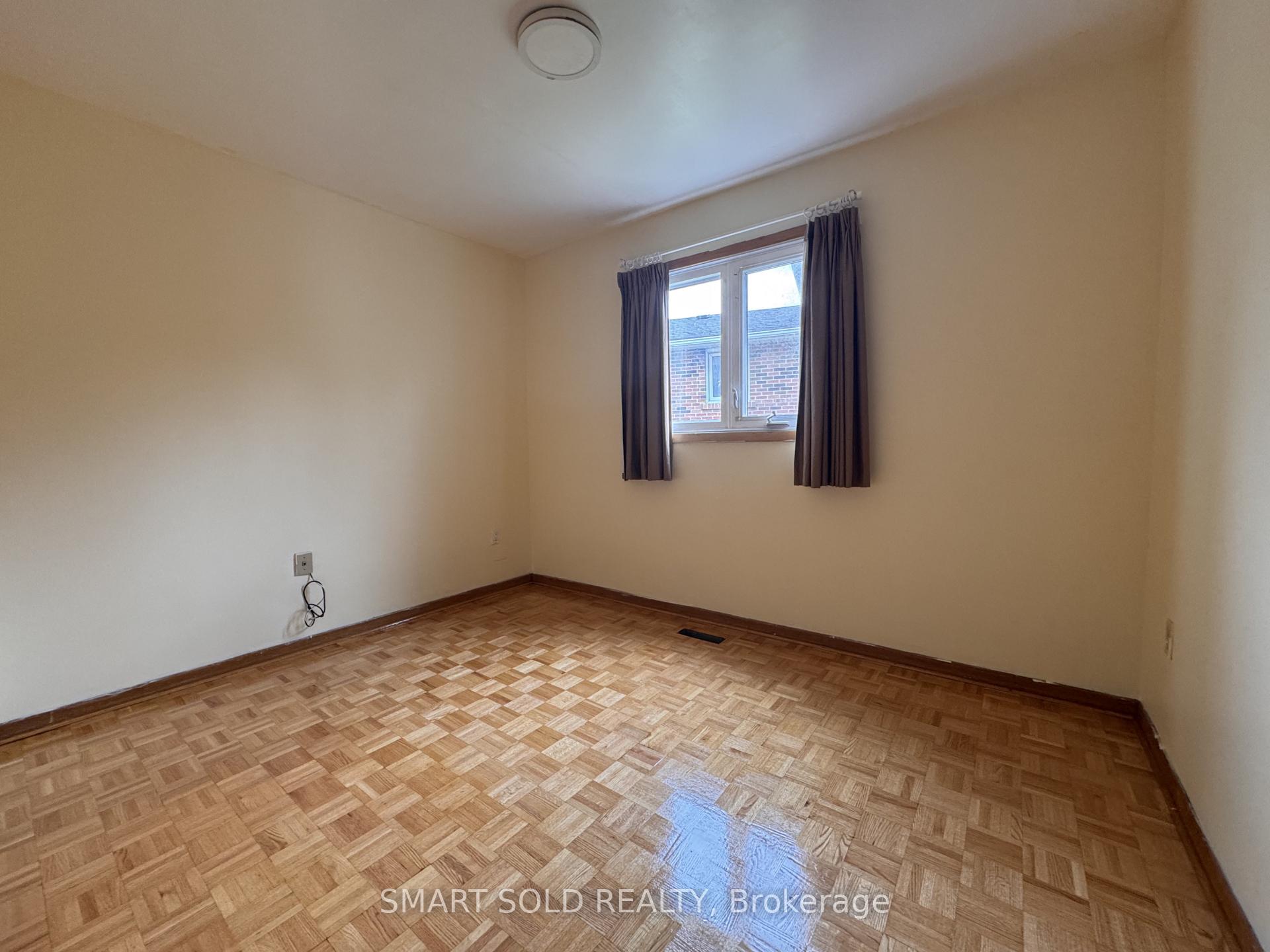 Photo 1 of 243 Shawnee Circle, North York, Pleasant View — HOMEH