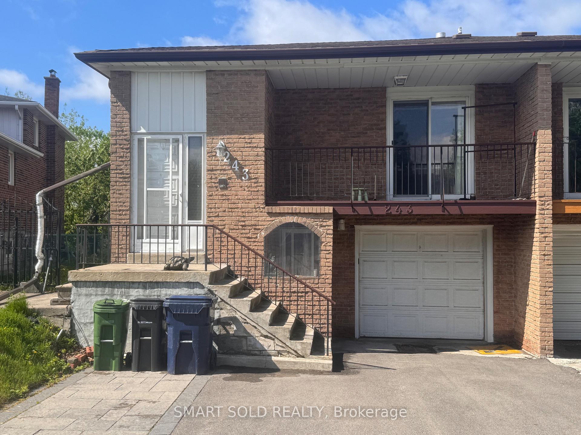 Photo 3 of 243 Shawnee Circle, North York, Pleasant View — HOMEH