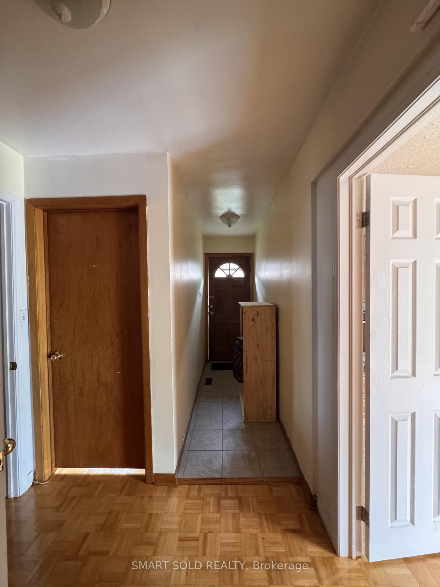 Photo 7 of 243 Shawnee Circle, North York, Pleasant View — HOMEH