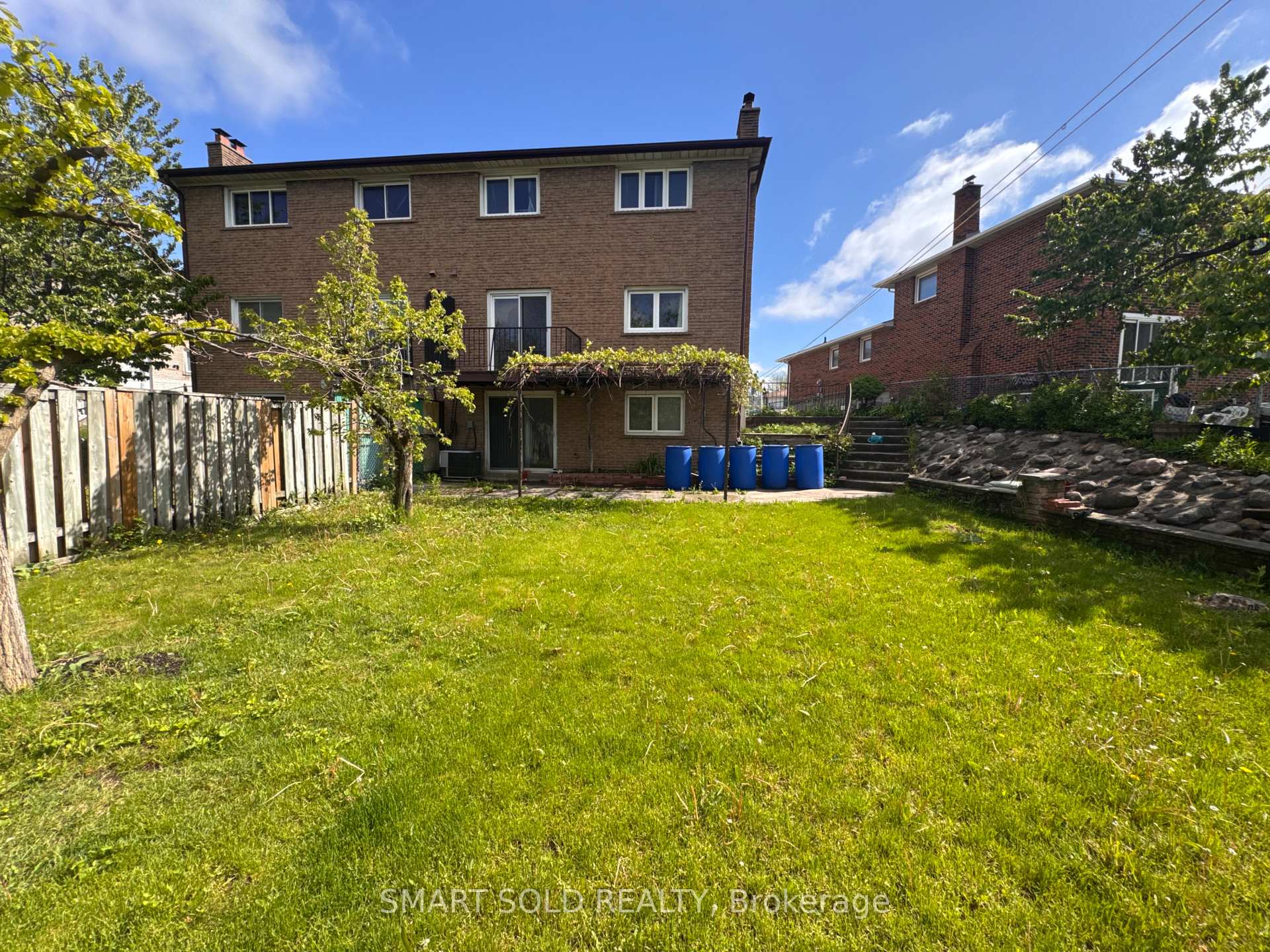 Photo 8 of 243 Shawnee Circle, North York, Pleasant View — HOMEH