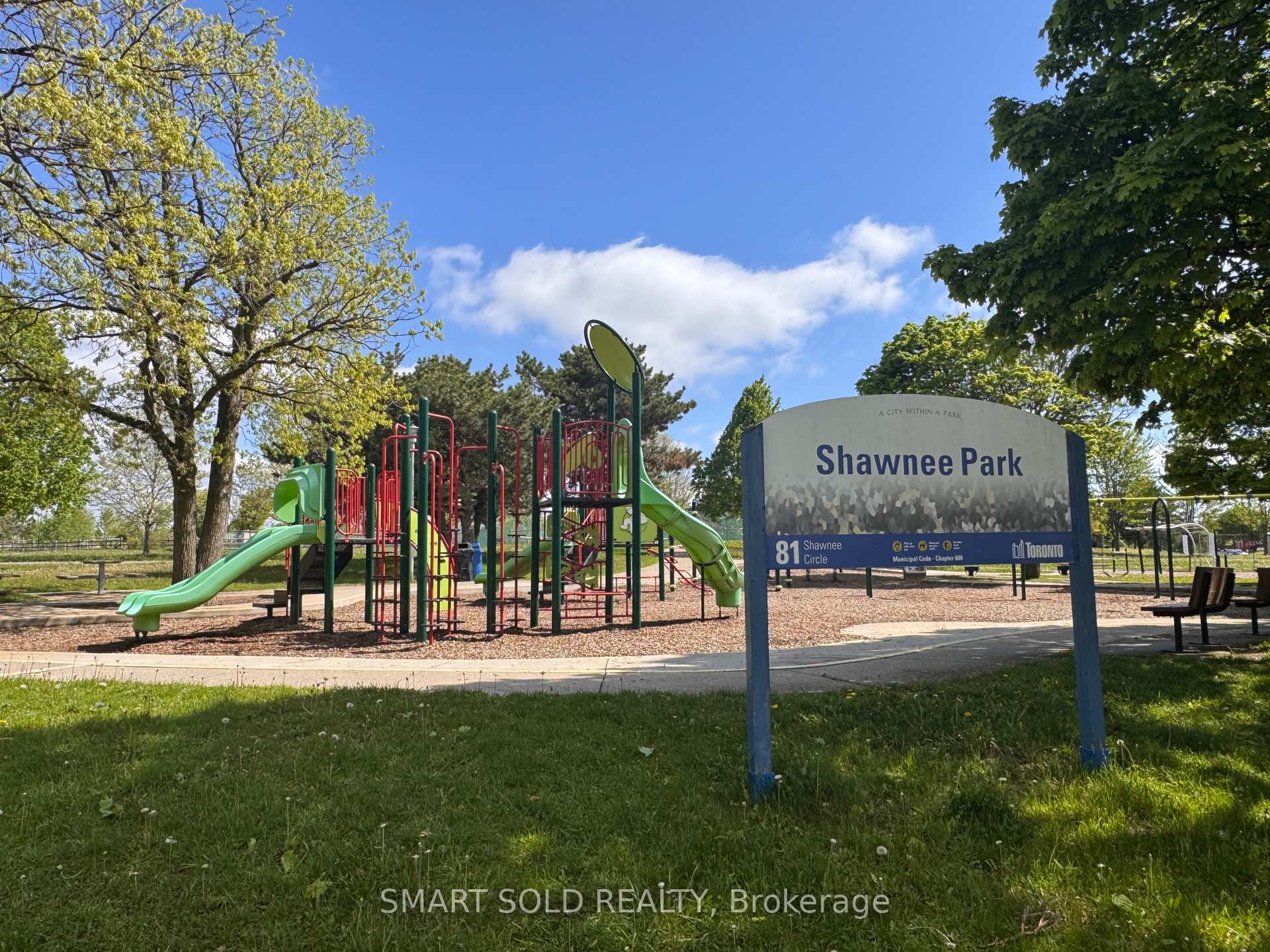 Photo 9 of 243 Shawnee Circle, North York, Pleasant View — HOMEH