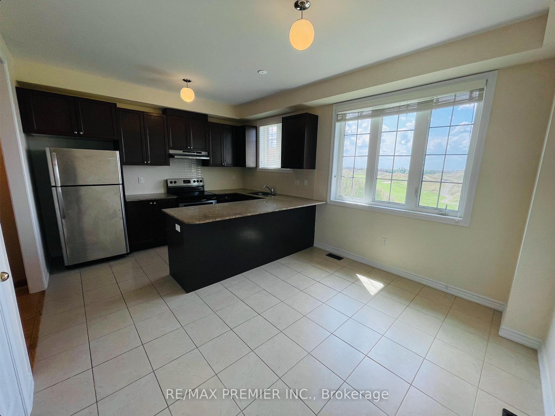 Photo 7 of 32 Shiff Crescent, Brampton, Heart Lake East — HOMEH