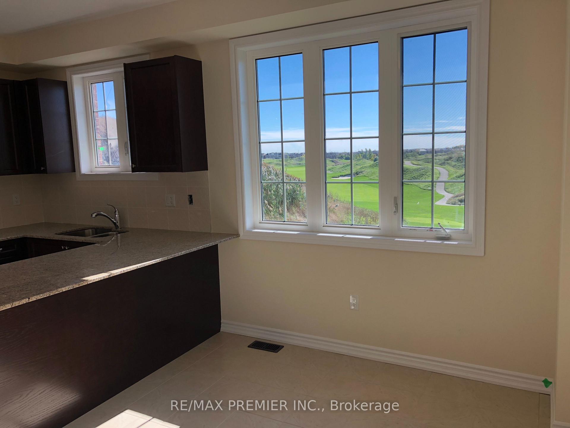 Photo 10 of 32 Shiff Crescent, Brampton, Heart Lake East — HOMEH