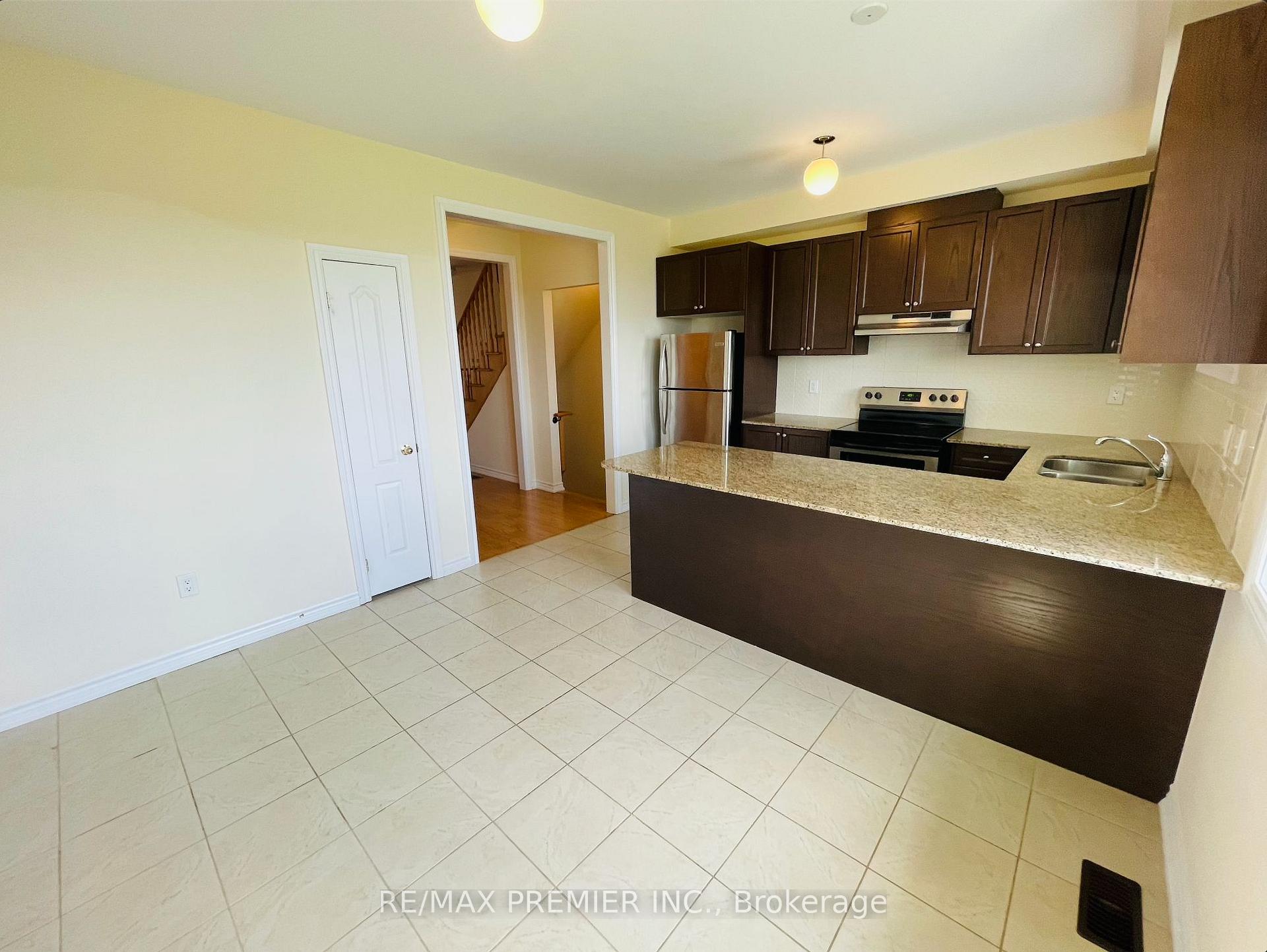 Photo 11 of 32 Shiff Crescent, Brampton, Heart Lake East — HOMEH