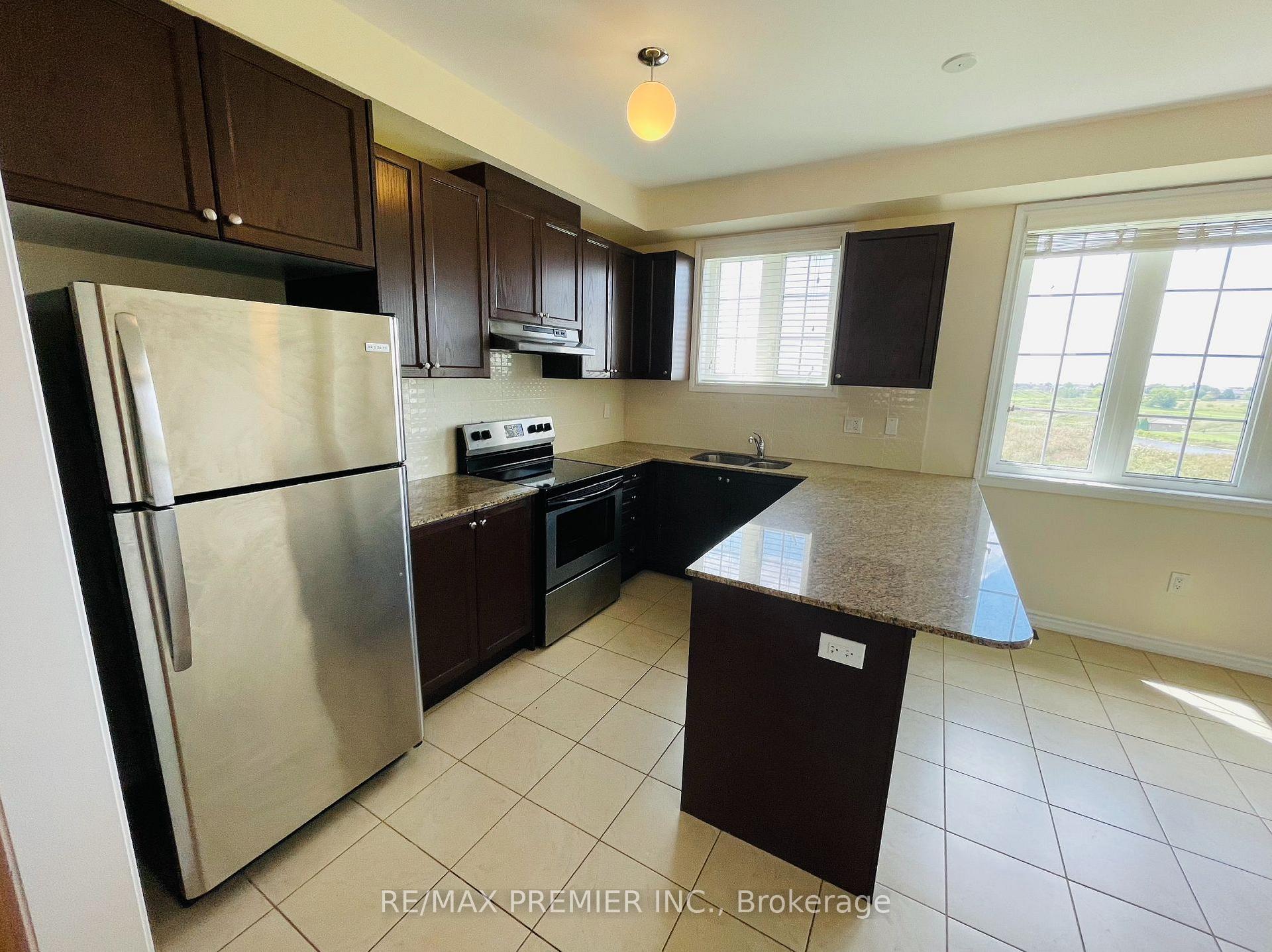Photo 12 of 32 Shiff Crescent, Brampton, Heart Lake East — HOMEH