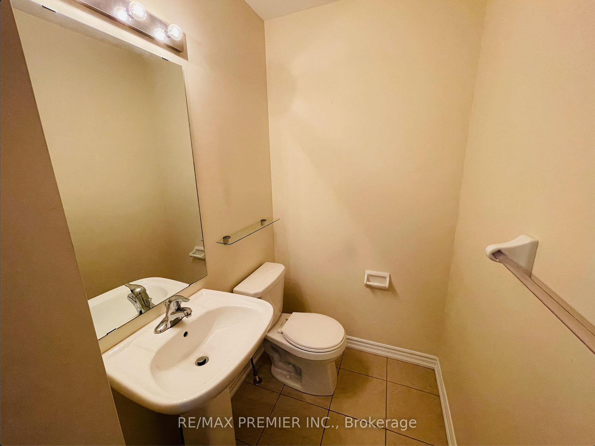 Photo 13 of 32 Shiff Crescent, Brampton, Heart Lake East — HOMEH