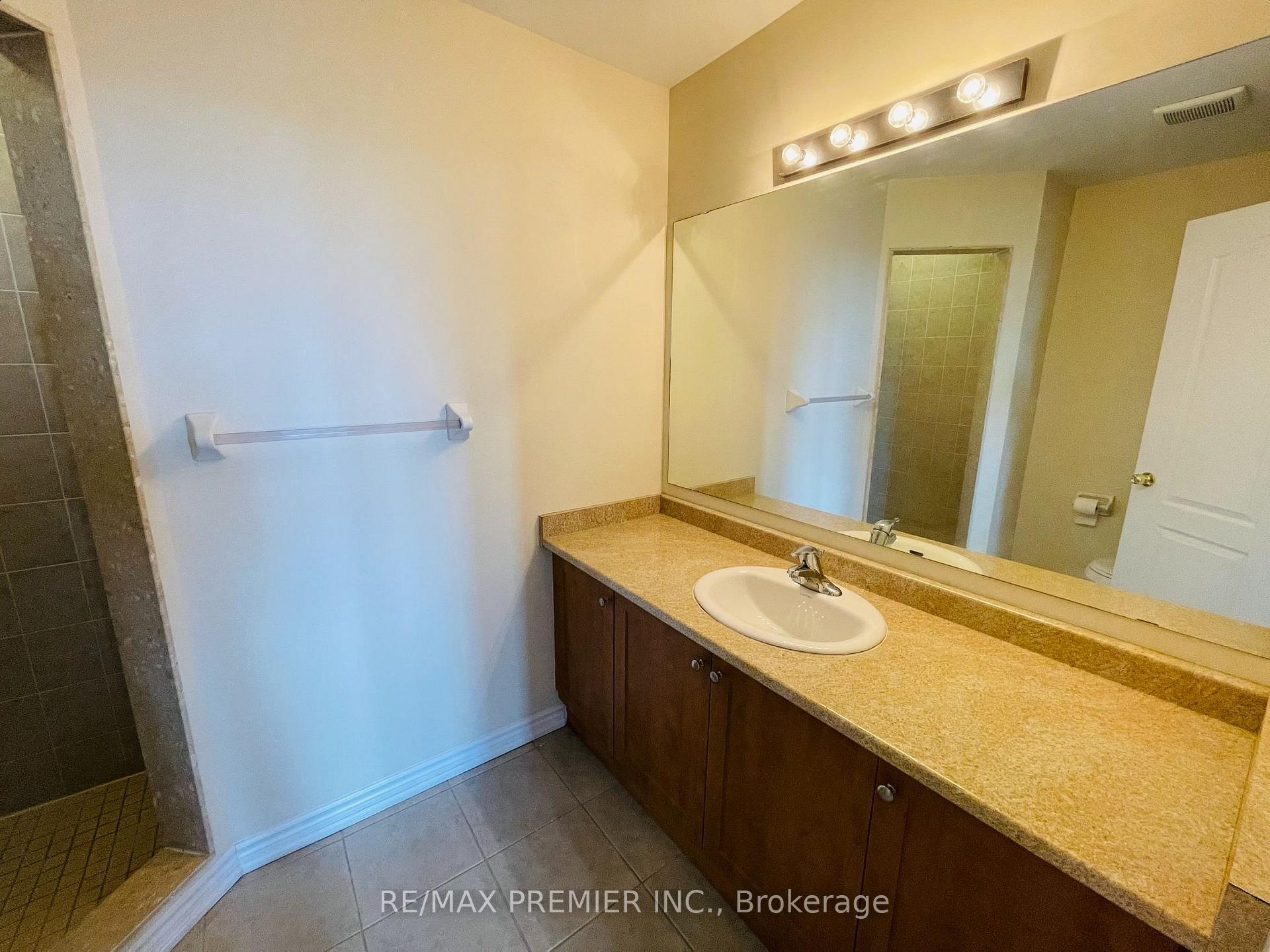 Photo 17 of 32 Shiff Crescent, Brampton, Heart Lake East — HOMEH