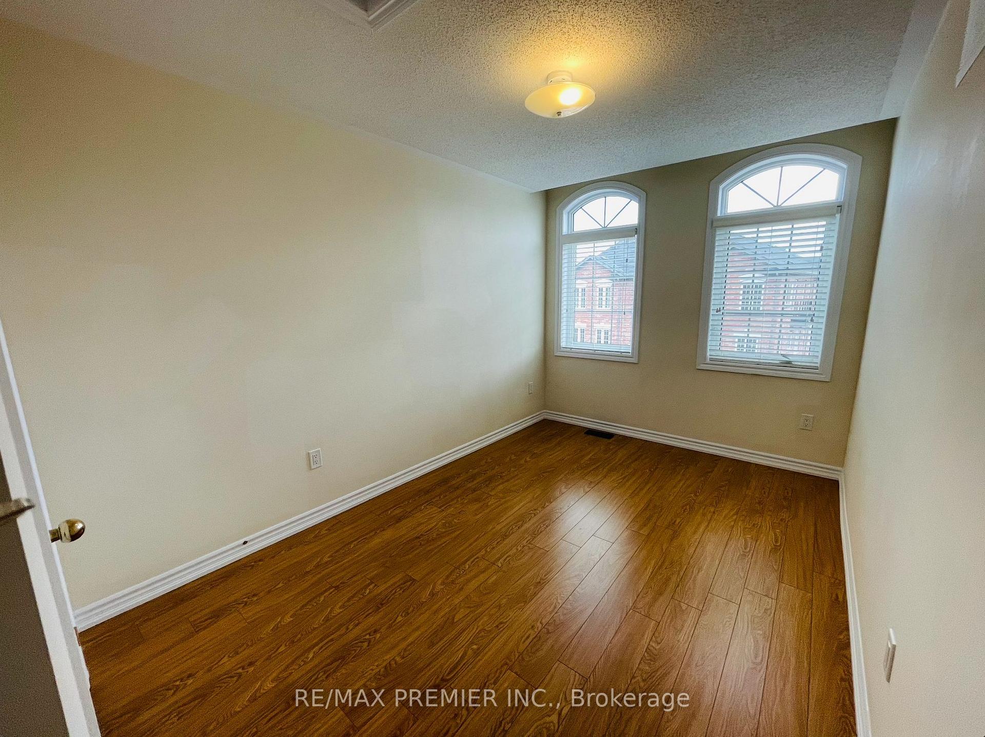 Photo 19 of 32 Shiff Crescent, Brampton, Heart Lake East — HOMEH