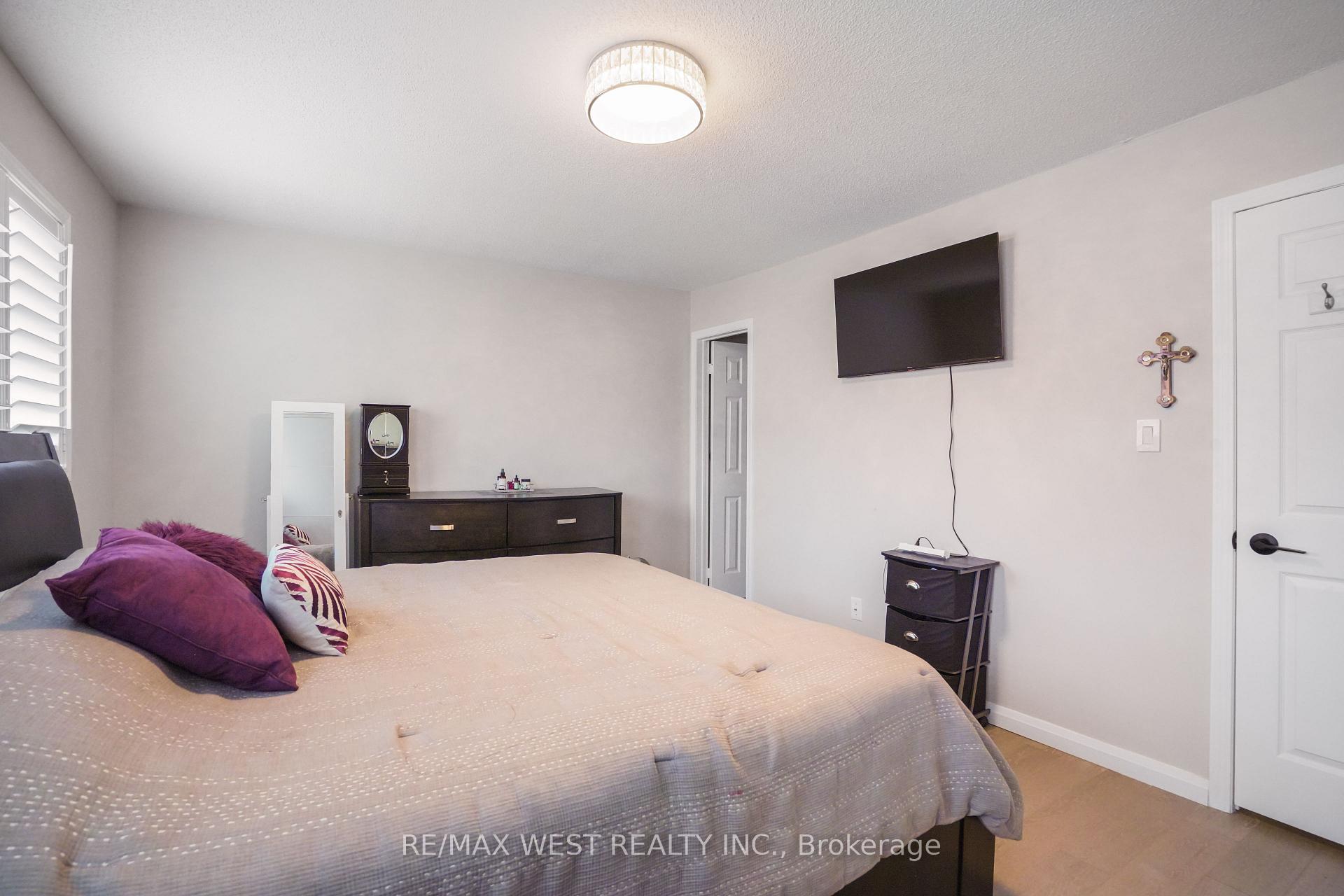 Photo 32 of 8 Jensen Court, Vaughan, Maple — HOMEH