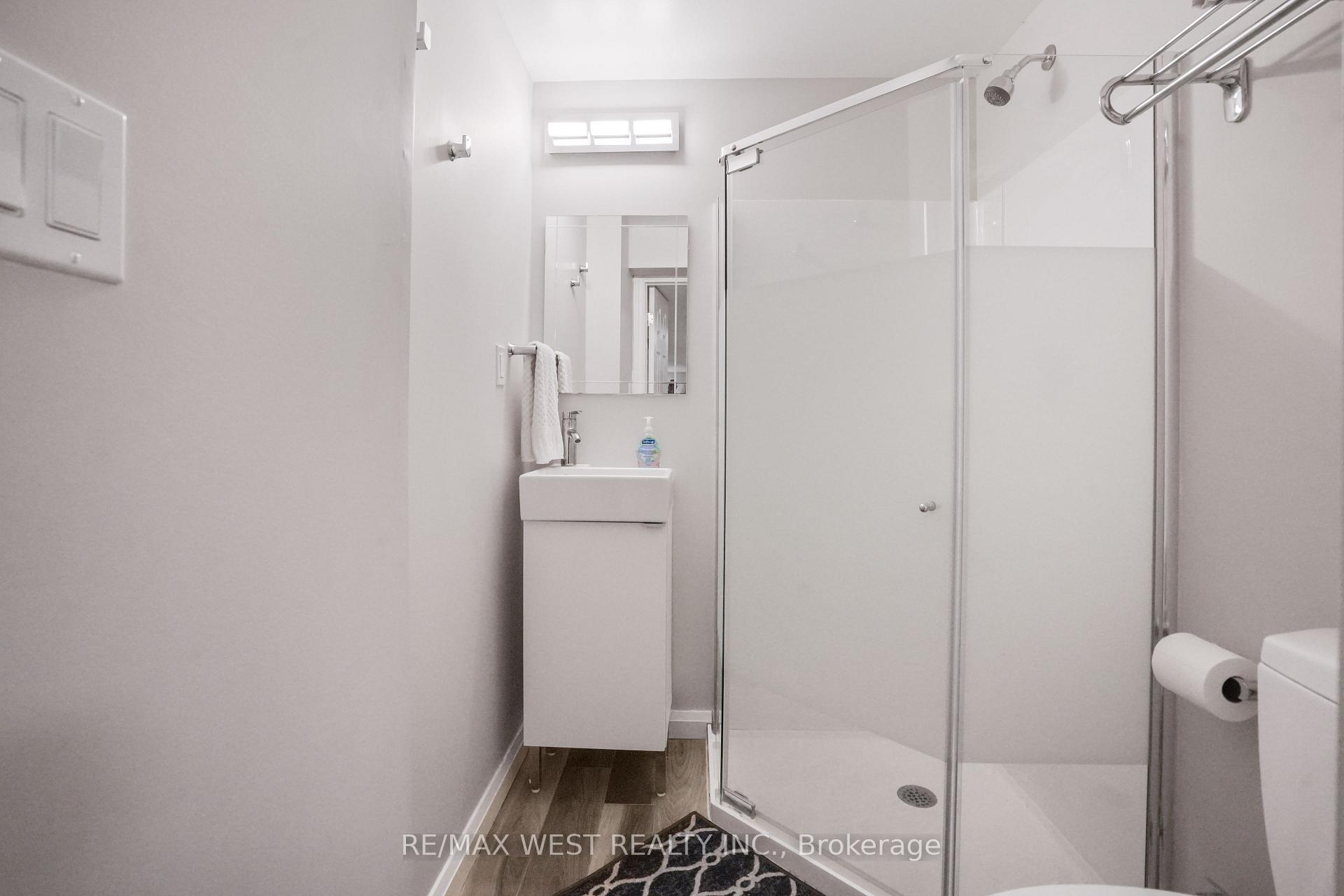 Photo 13 of 8 Jensen Court, Vaughan, Maple — HOMEH