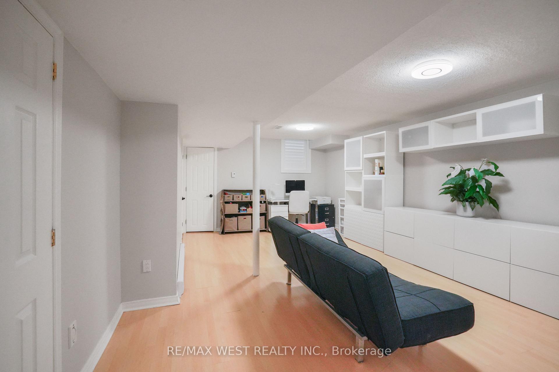 Photo 17 of 8 Jensen Court, Vaughan, Maple — HOMEH