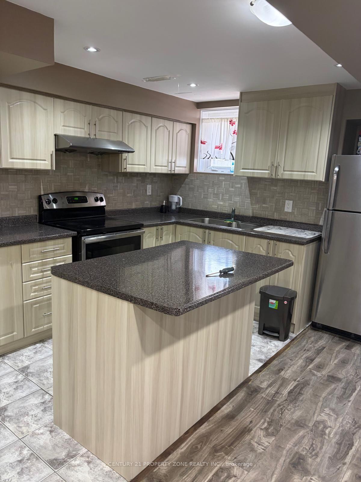 Photo 3 of 1 Deancrest Crescent, Brampton, Northwest Brampton — HOMEH