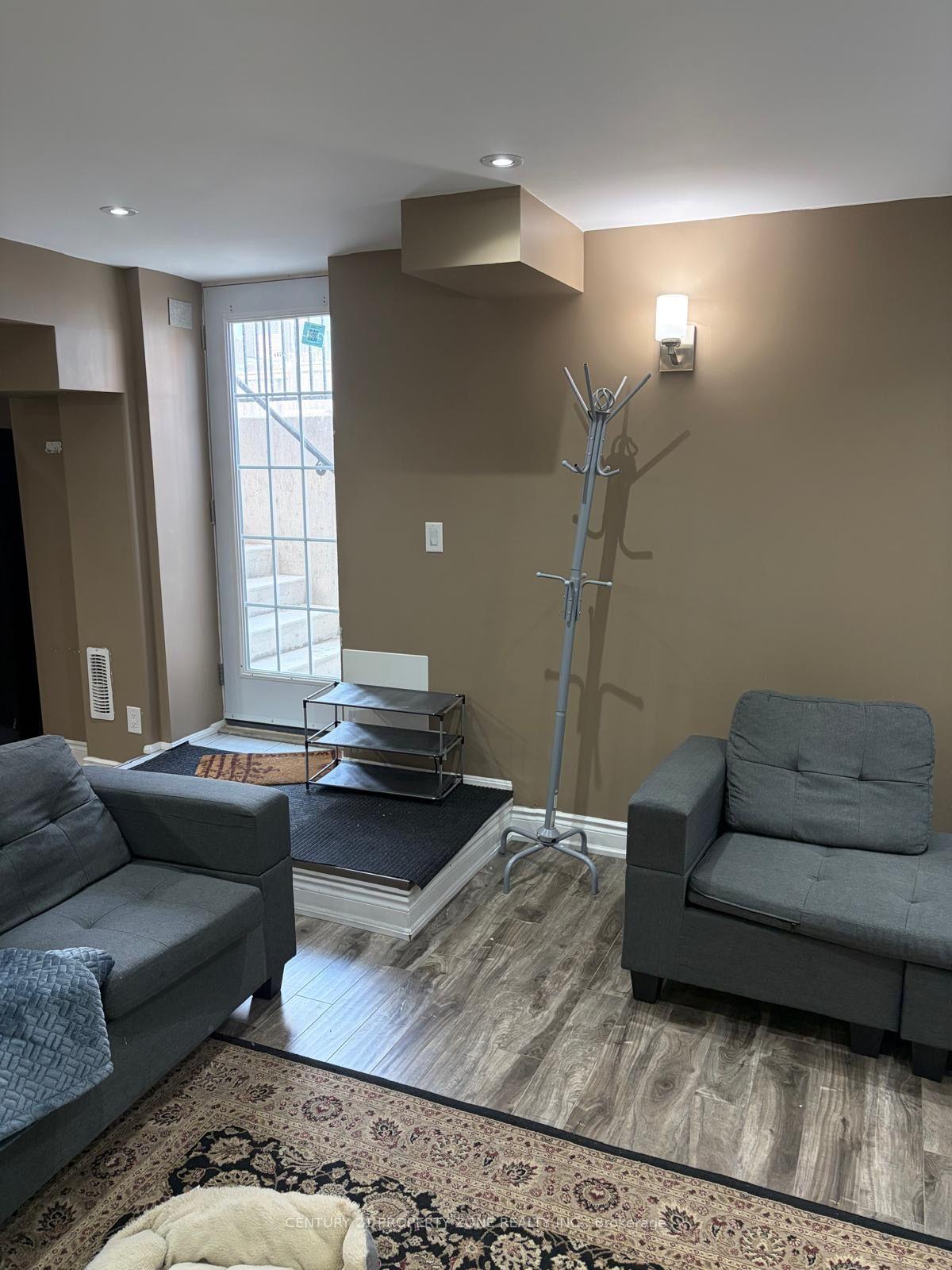 Photo 4 of 1 Deancrest Crescent, Brampton, Northwest Brampton — HOMEH