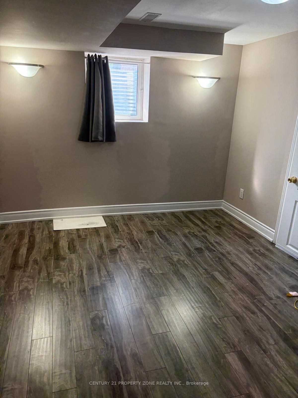 Photo 5 of 1 Deancrest Crescent, Brampton, Northwest Brampton — HOMEH