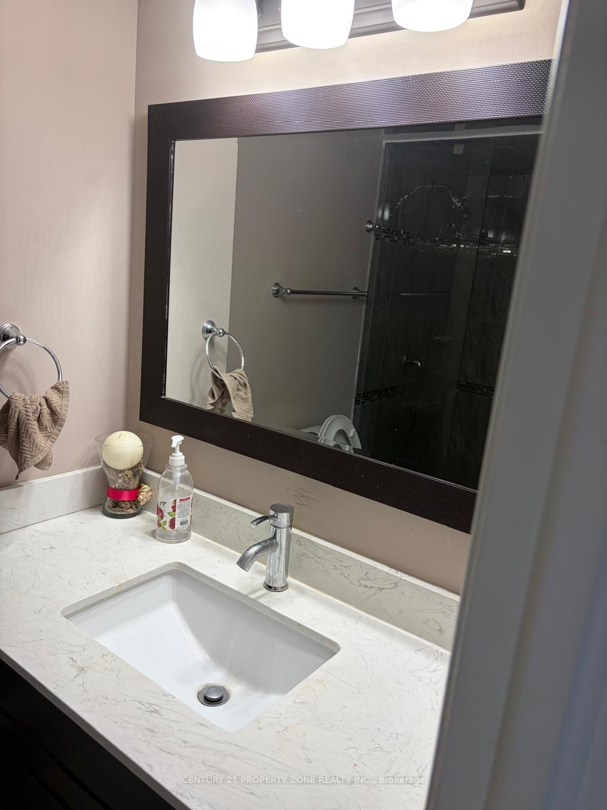 Photo 9 of 1 Deancrest Crescent, Brampton, Northwest Brampton — HOMEH