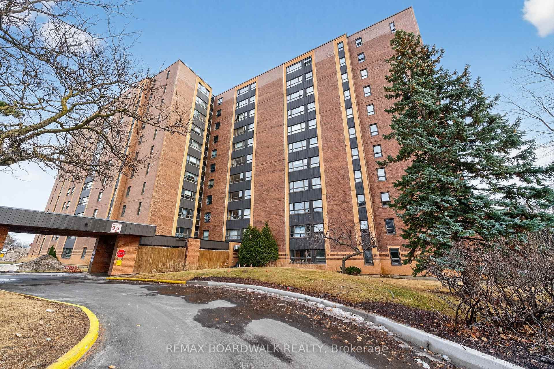 Photo of Unit 407, 1356 Meadowlands Drive E