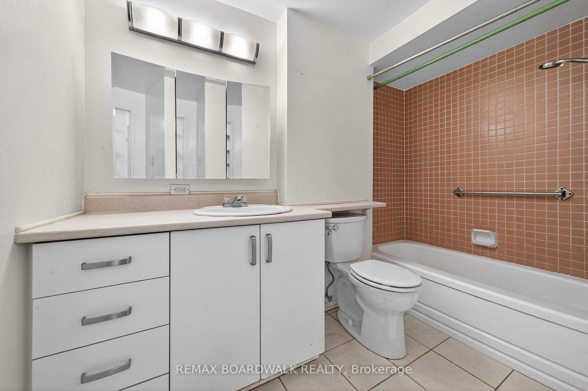 Photo 16 of Unit 407, 1356 Meadowlands Drive E, Ottawa, Borden Farm/Stewart Farm/Carleton Heights/Parkwood Hills — HOMEH