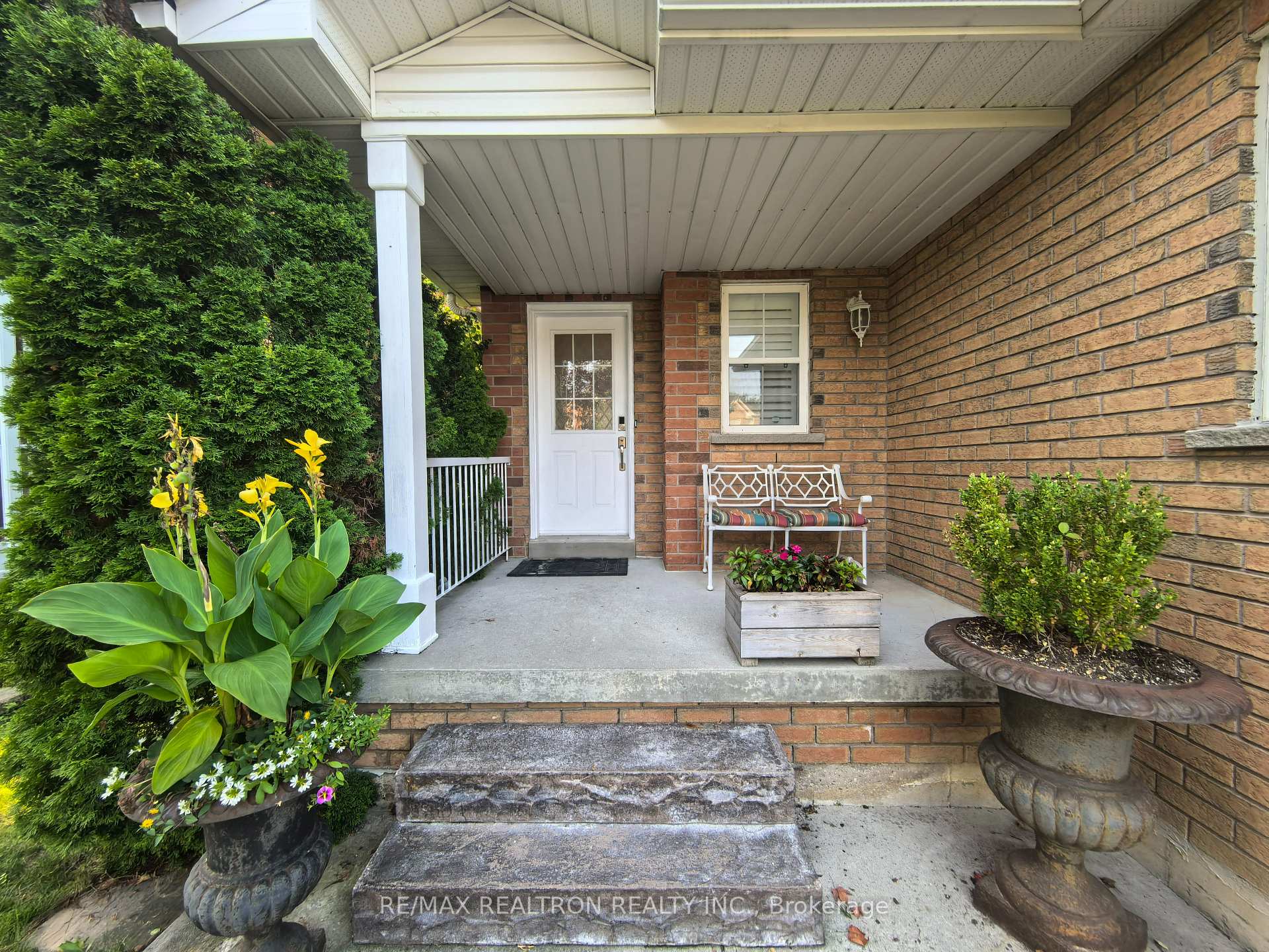 Photo 11 of Unit Main & 2nd Floor, 18 Nantucket Drive, Richmond Hill, Oak Ridges Lake Wilcox — HOMEH