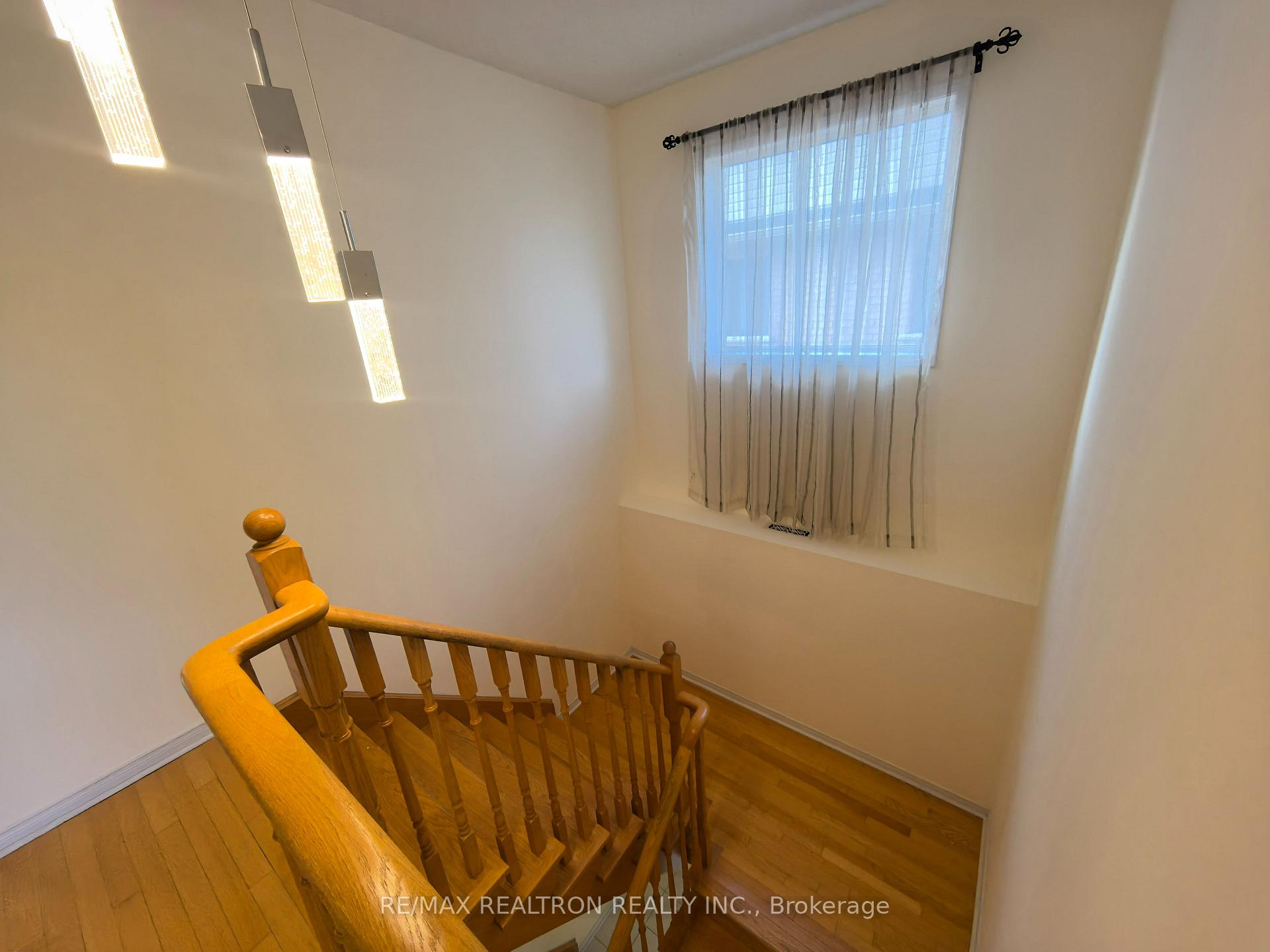 Photo 33 of Unit Main & 2nd Floor, 18 Nantucket Drive, Richmond Hill, Oak Ridges Lake Wilcox — HOMEH