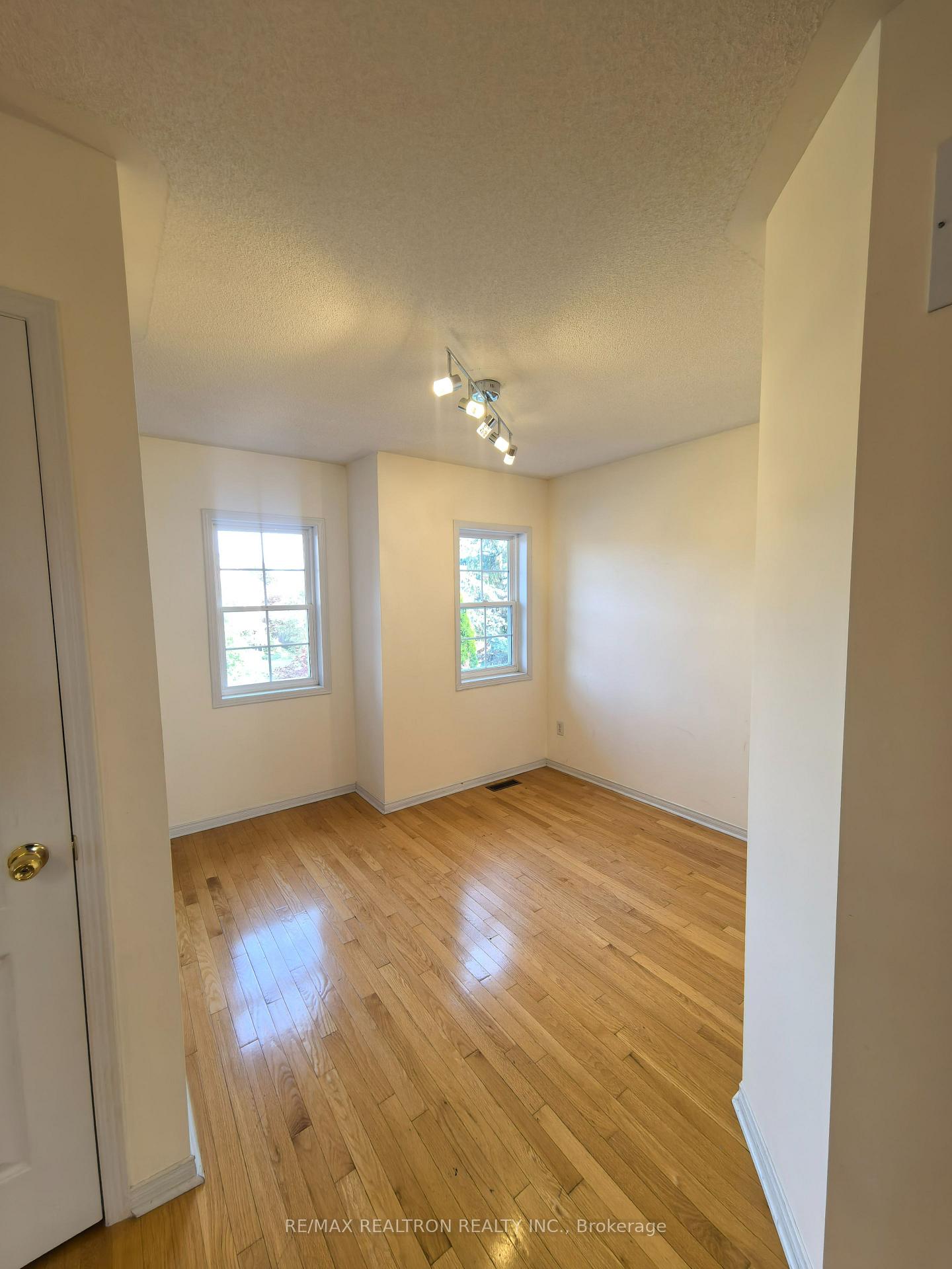 Photo 37 of Unit Main & 2nd Floor, 18 Nantucket Drive, Richmond Hill, Oak Ridges Lake Wilcox — HOMEH