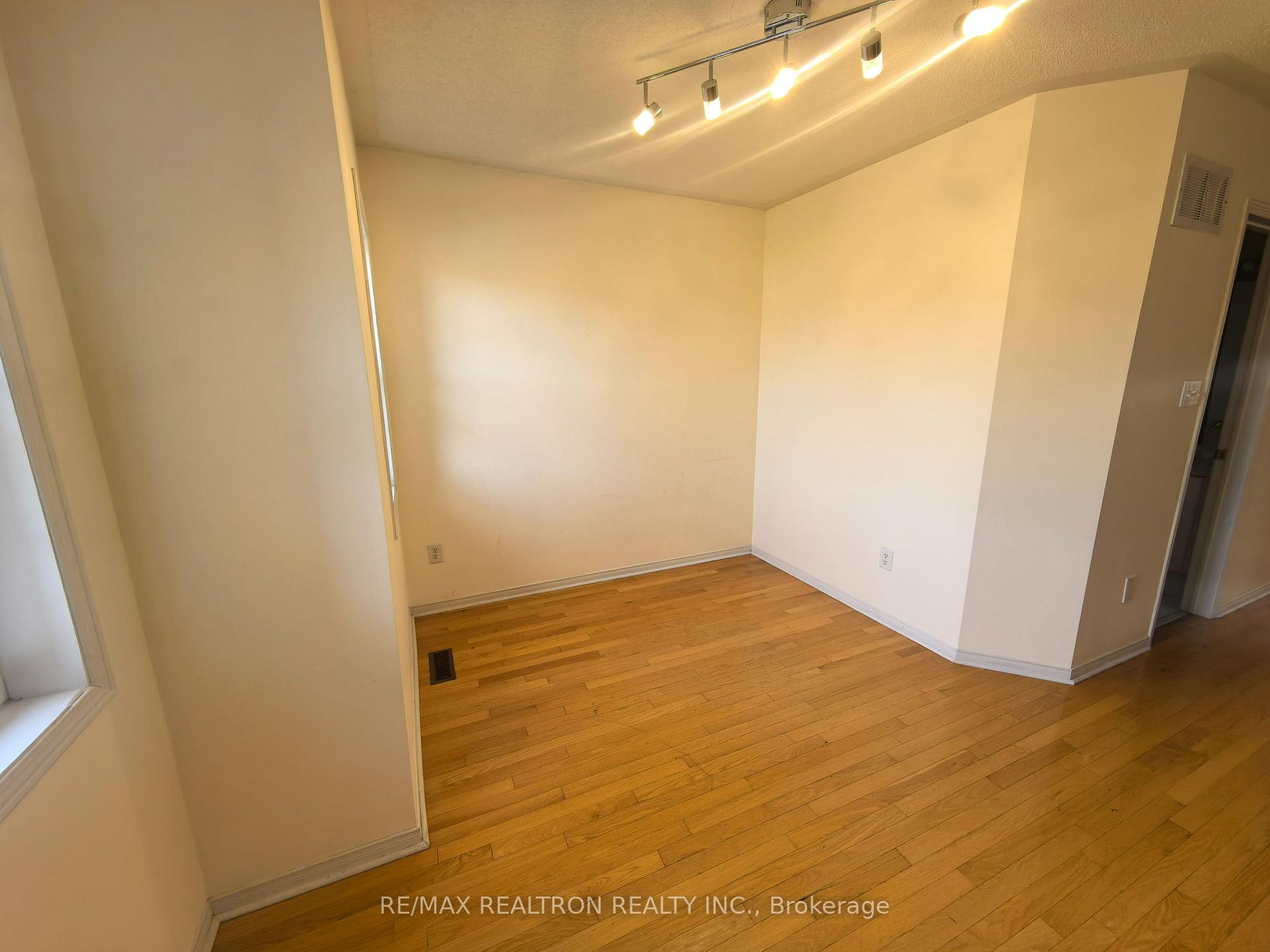 Photo 39 of Unit Main & 2nd Floor, 18 Nantucket Drive, Richmond Hill, Oak Ridges Lake Wilcox — HOMEH
