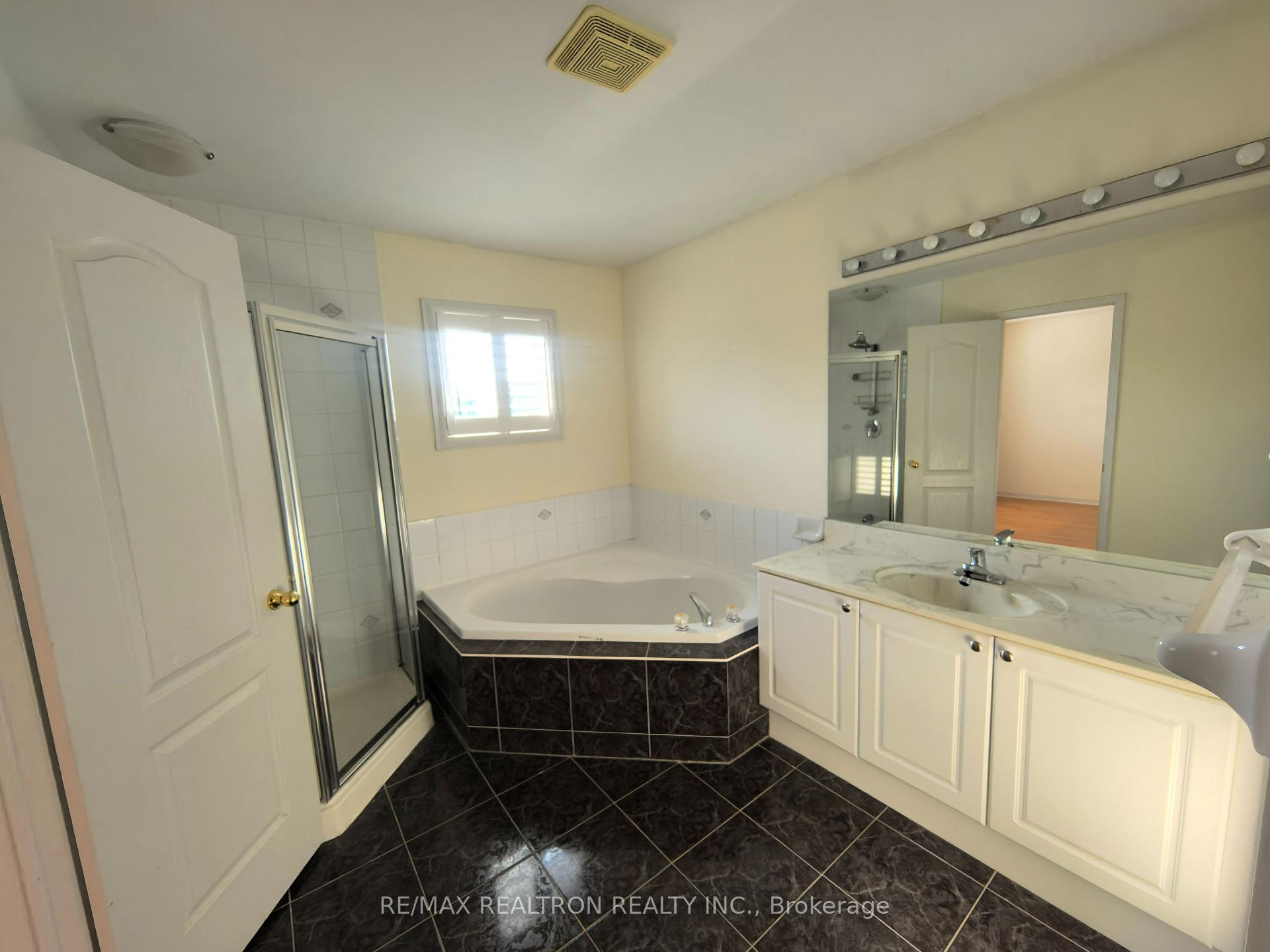 Photo 51 of Unit Main & 2nd Floor, 18 Nantucket Drive, Richmond Hill, Oak Ridges Lake Wilcox — HOMEH