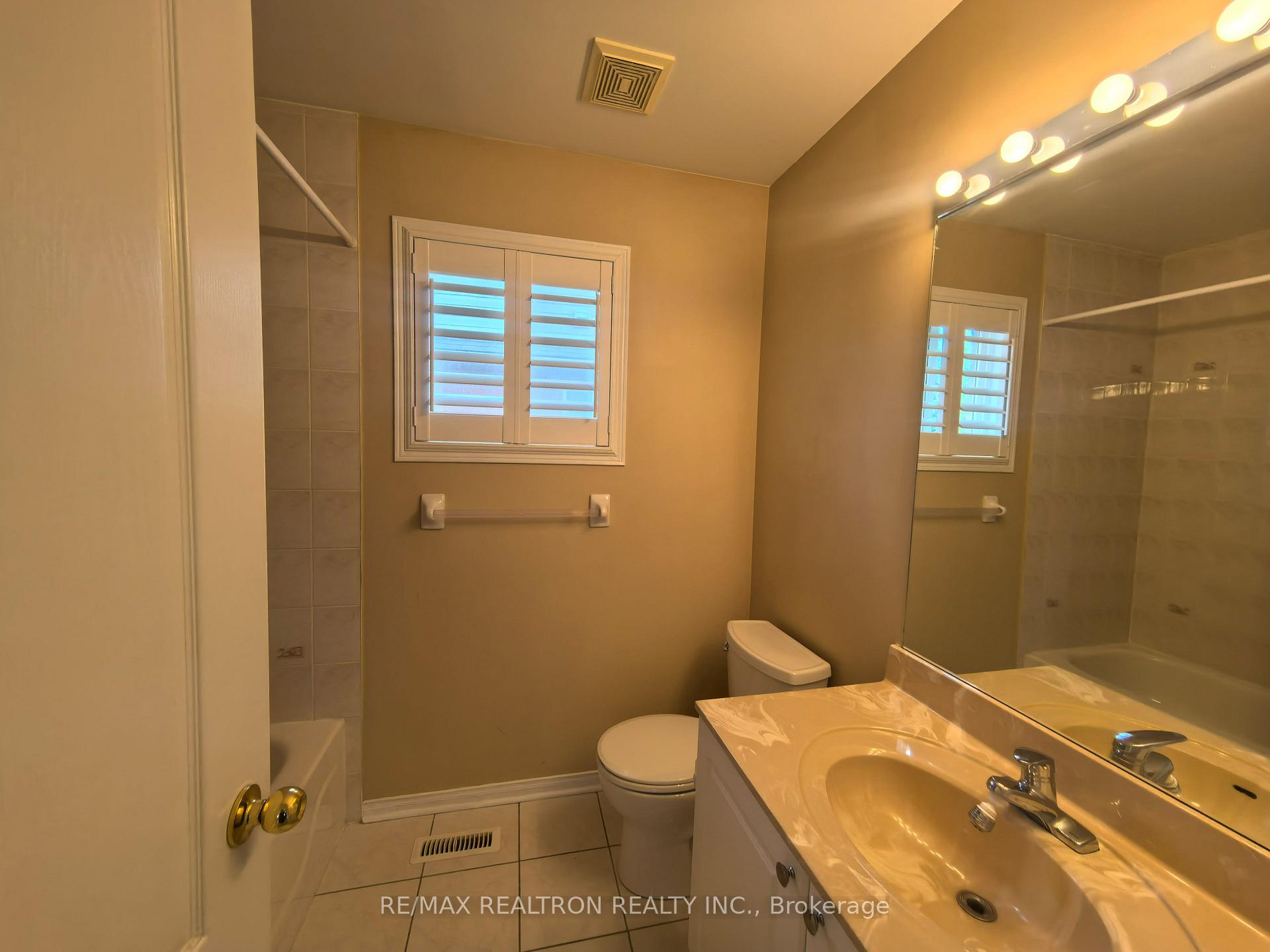 Photo 54 of Unit Main & 2nd Floor, 18 Nantucket Drive, Richmond Hill, Oak Ridges Lake Wilcox — HOMEH