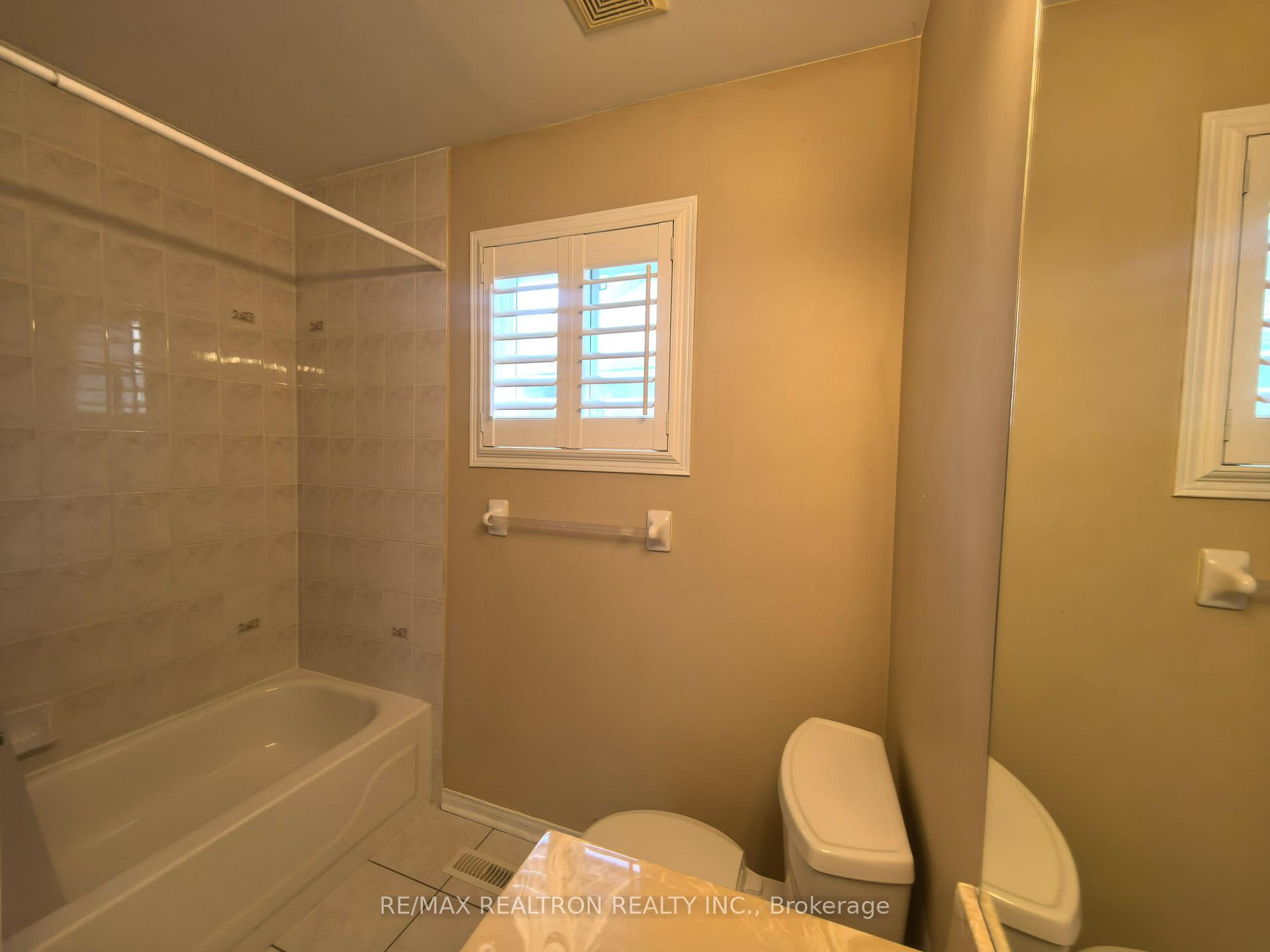 Photo 55 of Unit Main & 2nd Floor, 18 Nantucket Drive, Richmond Hill, Oak Ridges Lake Wilcox — HOMEH