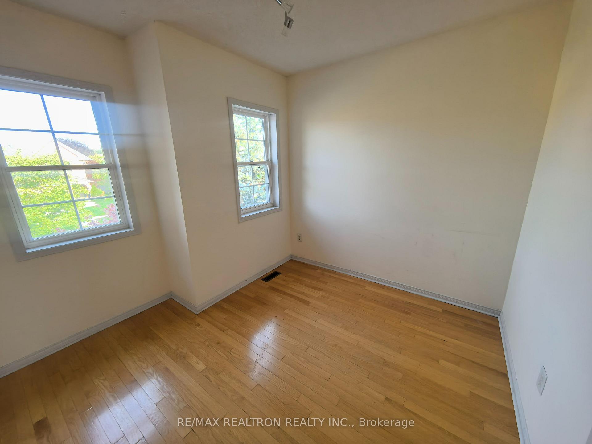 Photo 56 of Unit Main & 2nd Floor, 18 Nantucket Drive, Richmond Hill, Oak Ridges Lake Wilcox — HOMEH