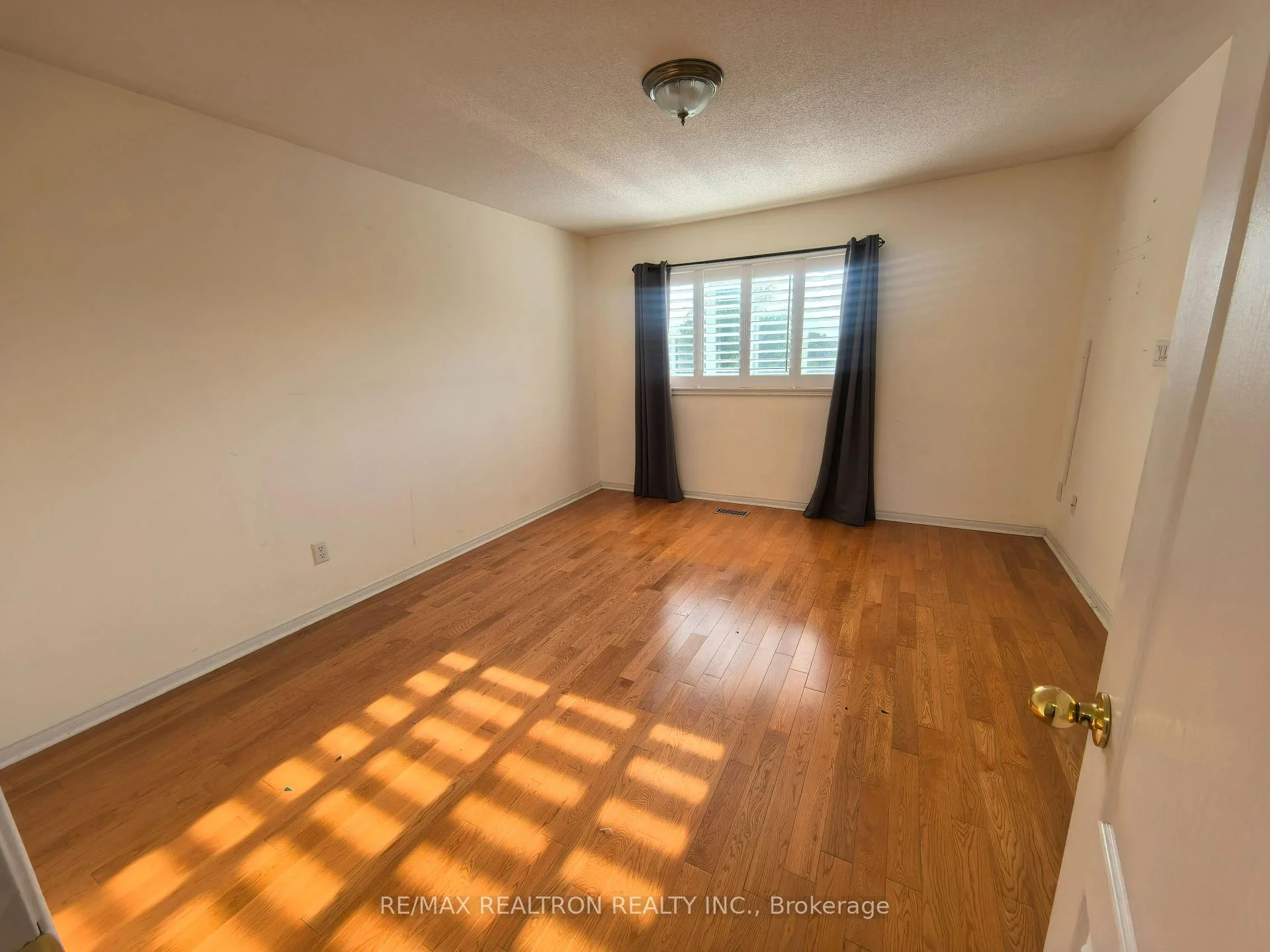 Photo 8 of Unit Main & 2nd Floor, 18 Nantucket Drive, Richmond Hill, Oak Ridges Lake Wilcox — HOMEH