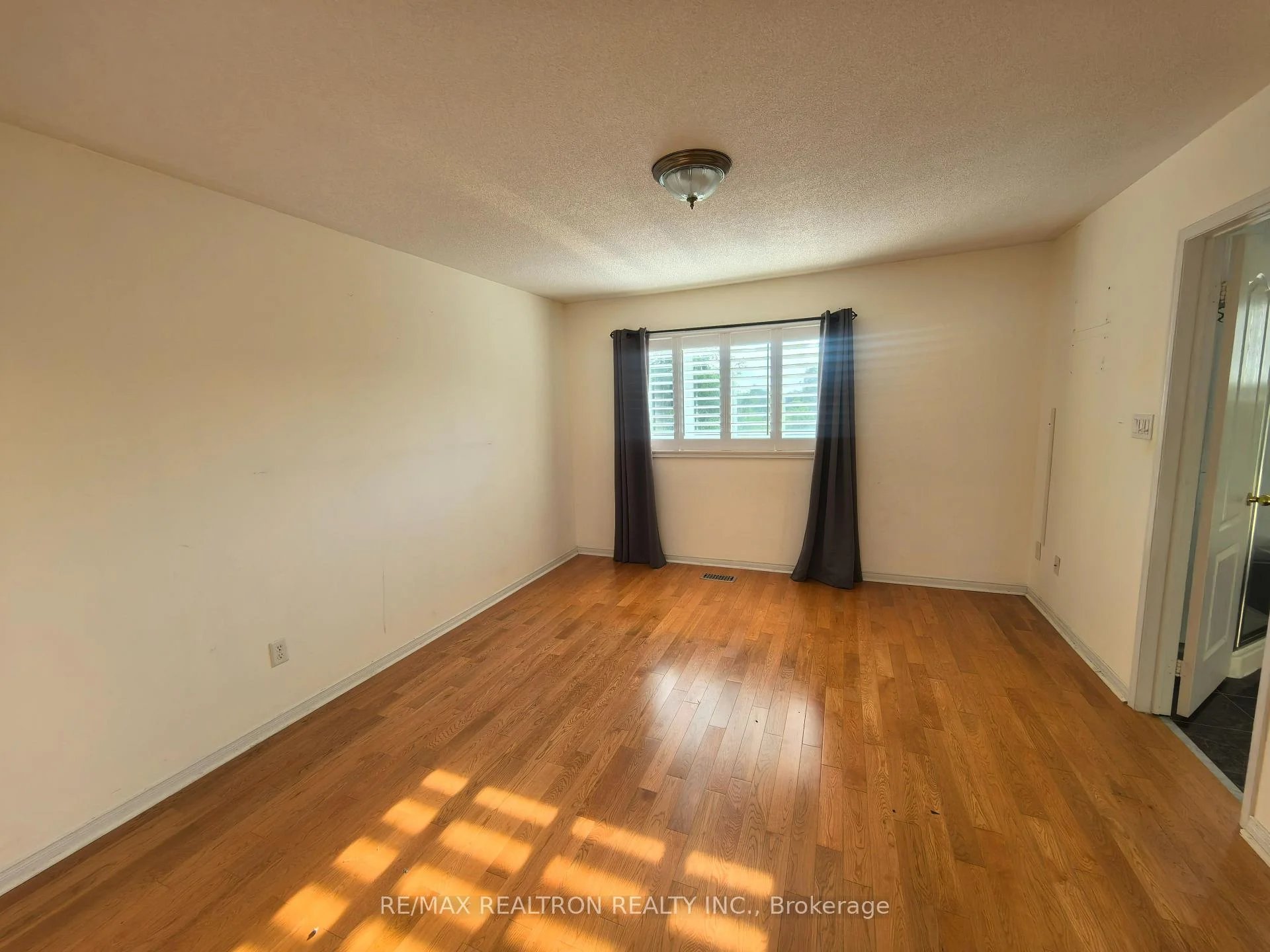 Photo 10 of Unit Main & 2nd Floor, 18 Nantucket Drive, Richmond Hill, Oak Ridges Lake Wilcox — HOMEH