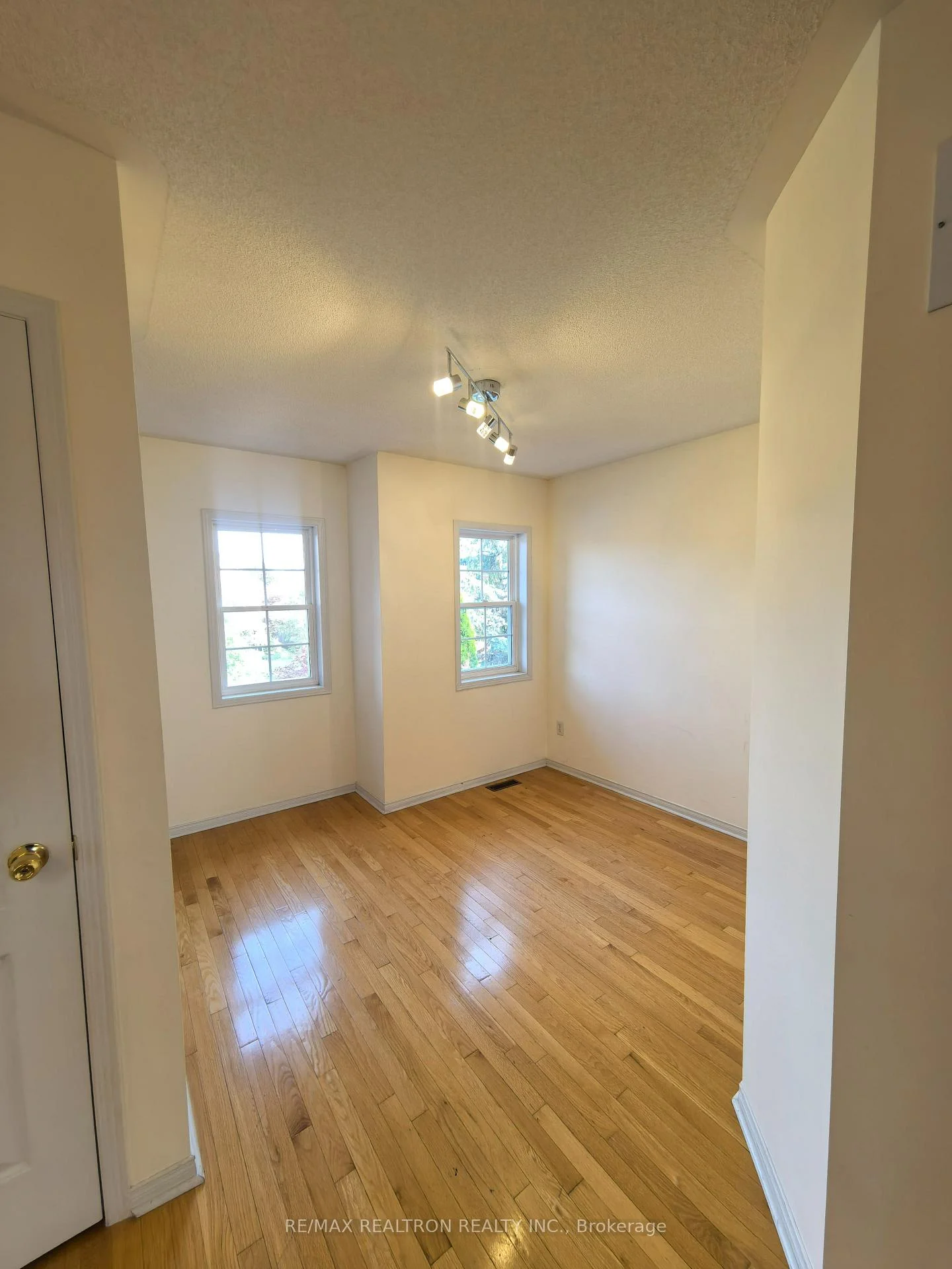 Photo 12 of Unit Main & 2nd Floor, 18 Nantucket Drive, Richmond Hill, Oak Ridges Lake Wilcox — HOMEH
