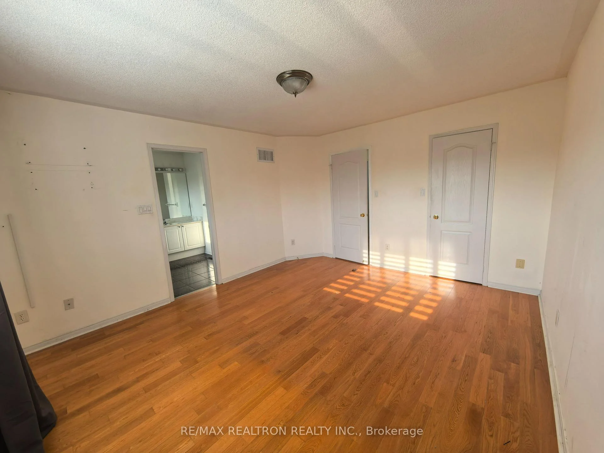Photo 14 of Unit Main & 2nd Floor, 18 Nantucket Drive, Richmond Hill, Oak Ridges Lake Wilcox — HOMEH