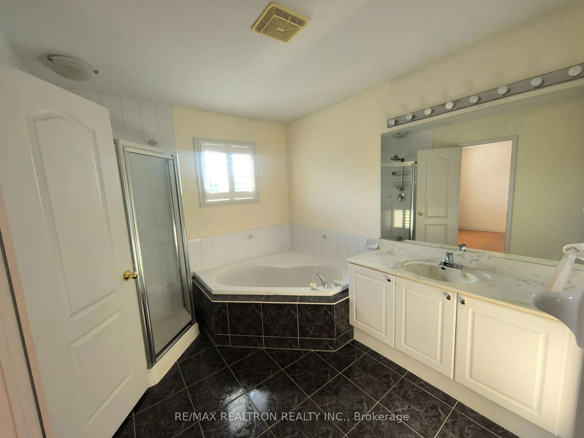 Photo 40 of Unit Main & 2nd Floor, 18 Nantucket Drive, Richmond Hill, Oak Ridges Lake Wilcox — HOMEH