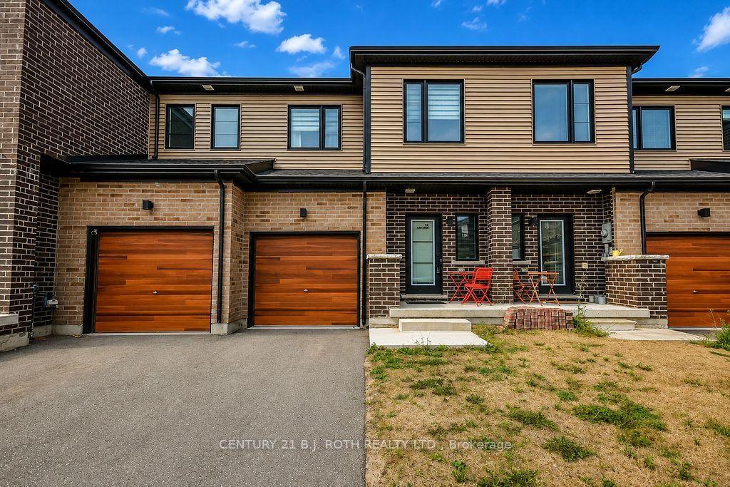 Photo 2 of 35 Pumpkin Corner Crescent, Barrie, Rural Barrie Southeast — HOMEH