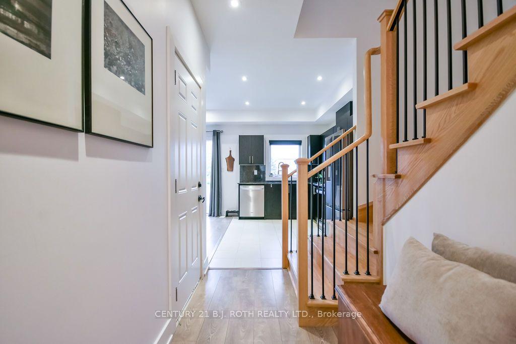 Photo 13 of 35 Pumpkin Corner Crescent, Barrie, Rural Barrie Southeast — HOMEH