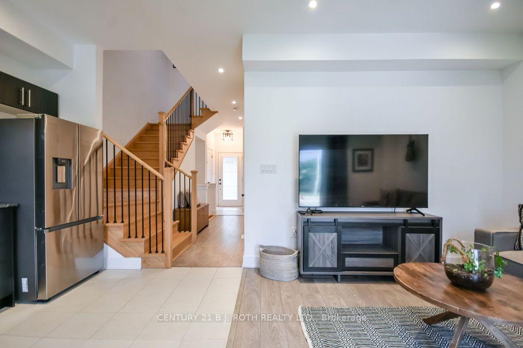 Photo 26 of 35 Pumpkin Corner Crescent, Barrie, Rural Barrie Southeast — HOMEH