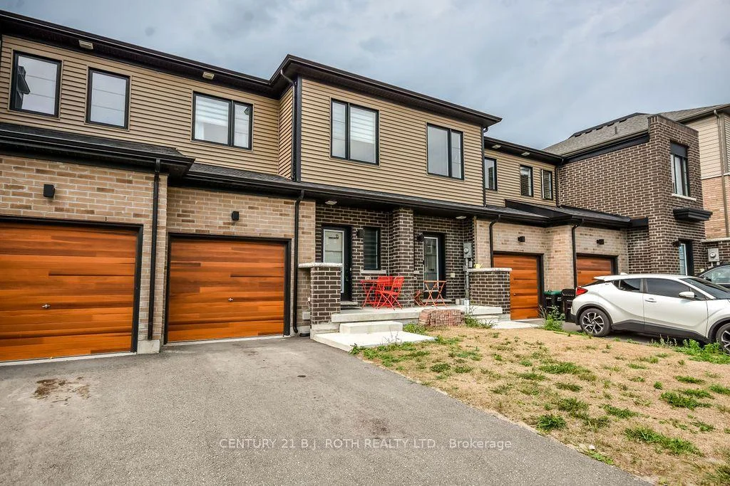Photo 7 of 35 Pumpkin Corner Crescent, Barrie, Rural Barrie Southeast — HOMEH