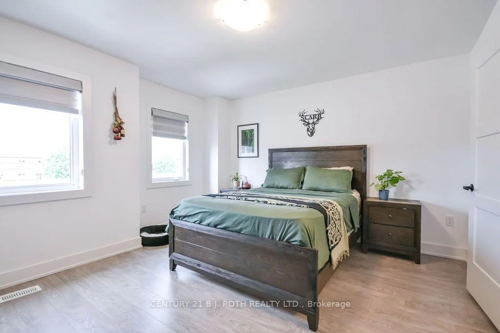 Photo 31 of 35 Pumpkin Corner Crescent, Barrie, Rural Barrie Southeast — HOMEH