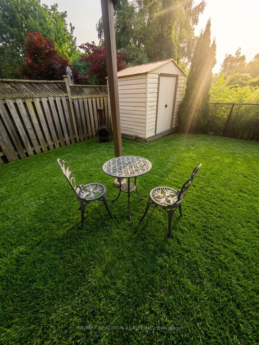 Photo 3 of Unit Bsmt, 18 Nantucket Drive, Richmond Hill, Oak Ridges Lake Wilcox — HOMEH