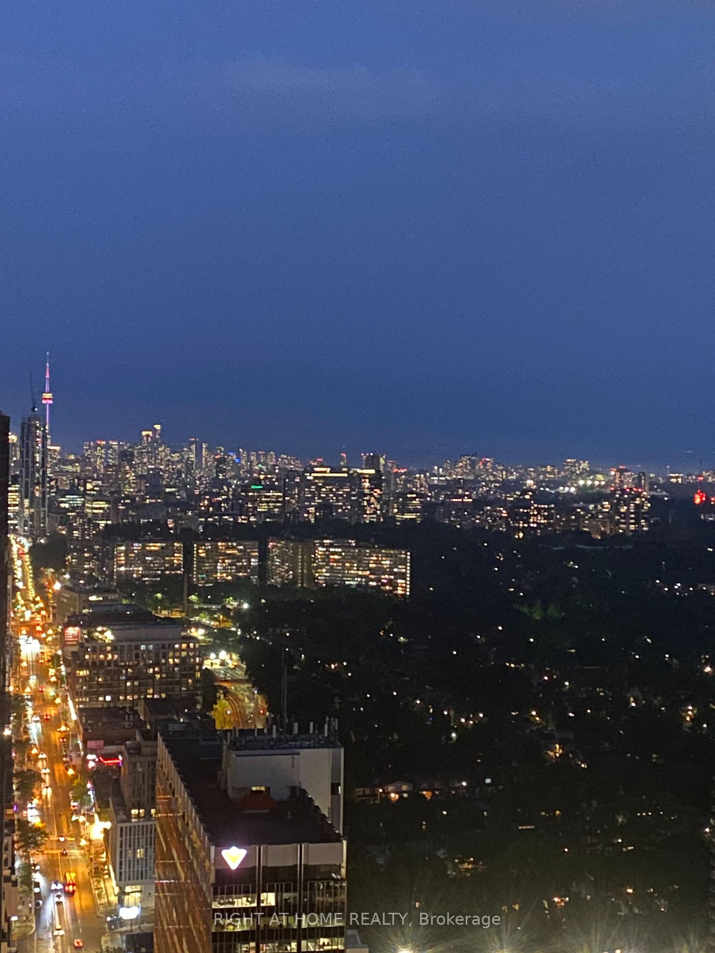 Photo 5 of Unit 3604, 8 Eglinton Avenue E, Toronto, Mount Pleasant West — HOMEH