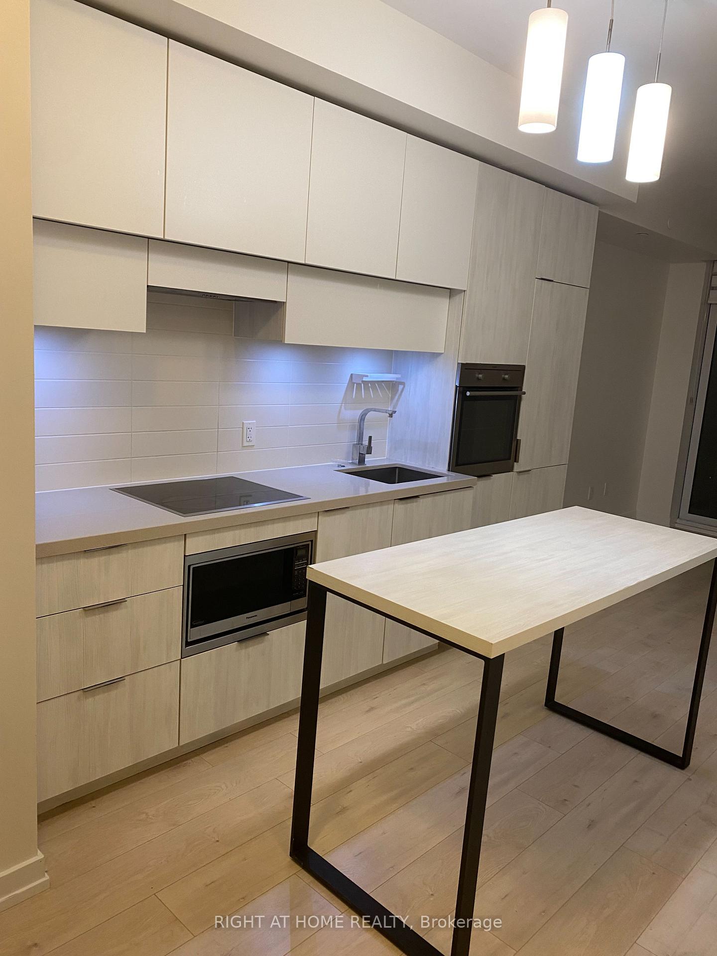 Photo 6 of Unit 3604, 8 Eglinton Avenue E, Toronto, Mount Pleasant West — HOMEH