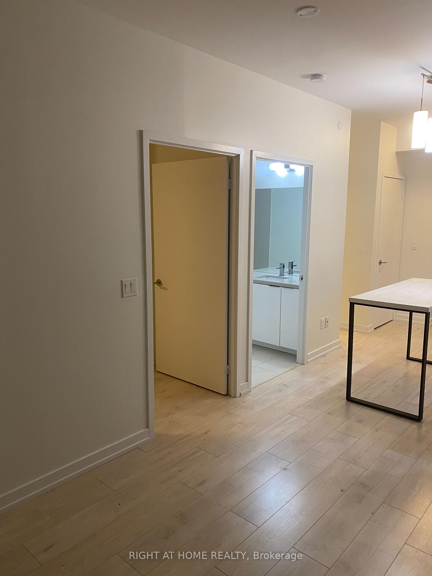 Photo 8 of Unit 3604, 8 Eglinton Avenue E, Toronto, Mount Pleasant West — HOMEH