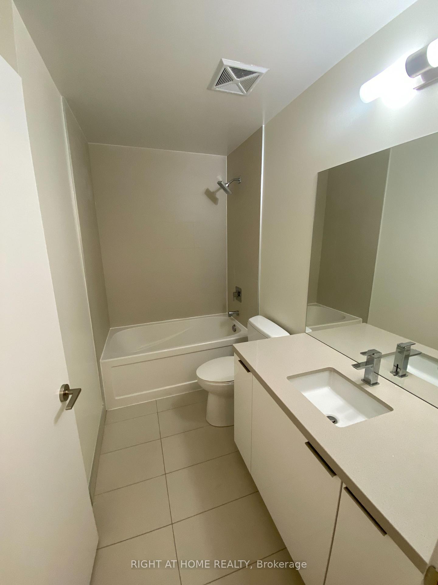 Photo 11 of Unit 3604, 8 Eglinton Avenue E, Toronto, Mount Pleasant West — HOMEH