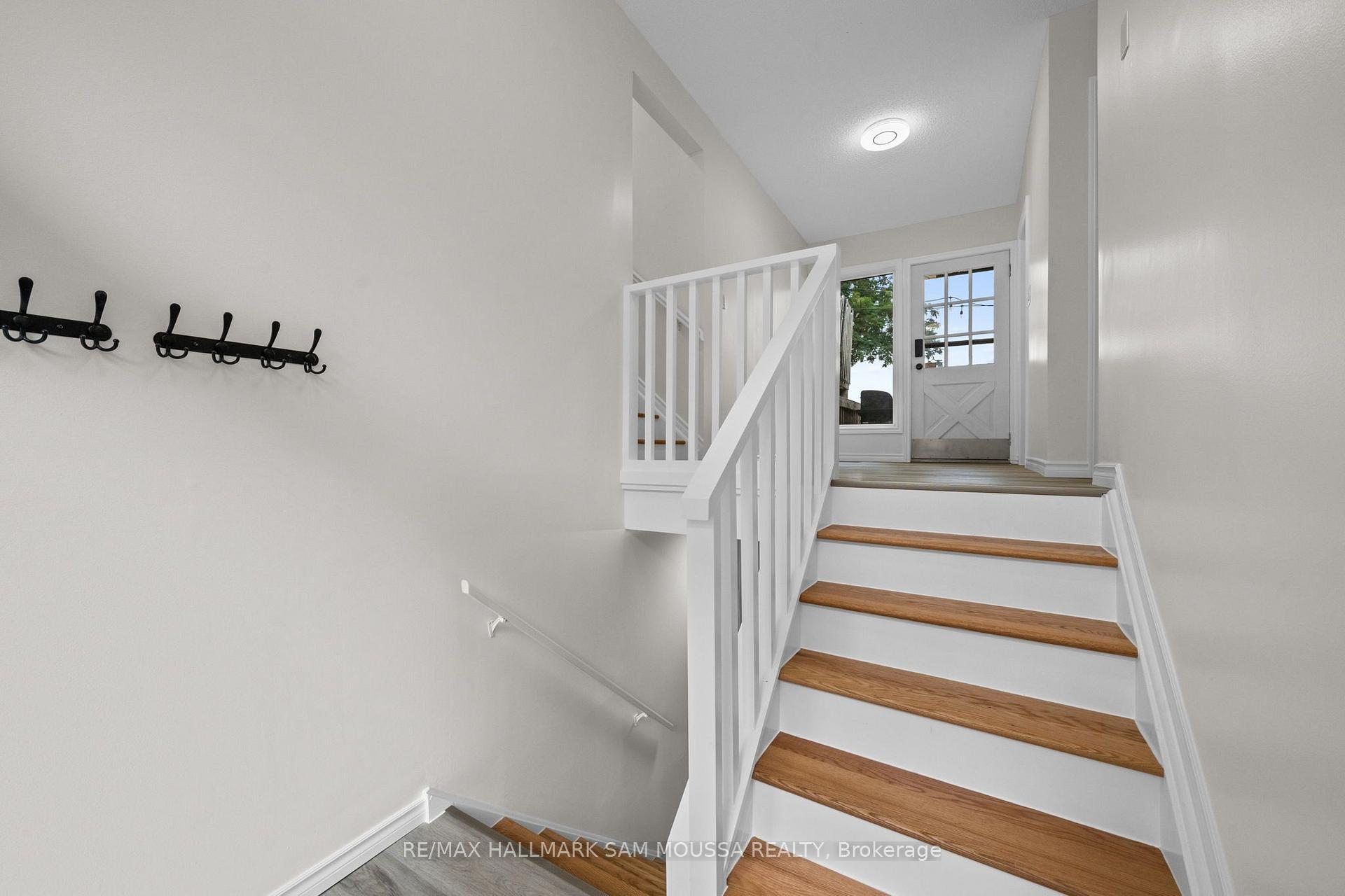 Photo 4 of 208 Baillie Avenue, Ottawa, Constance Bay — HOMEH