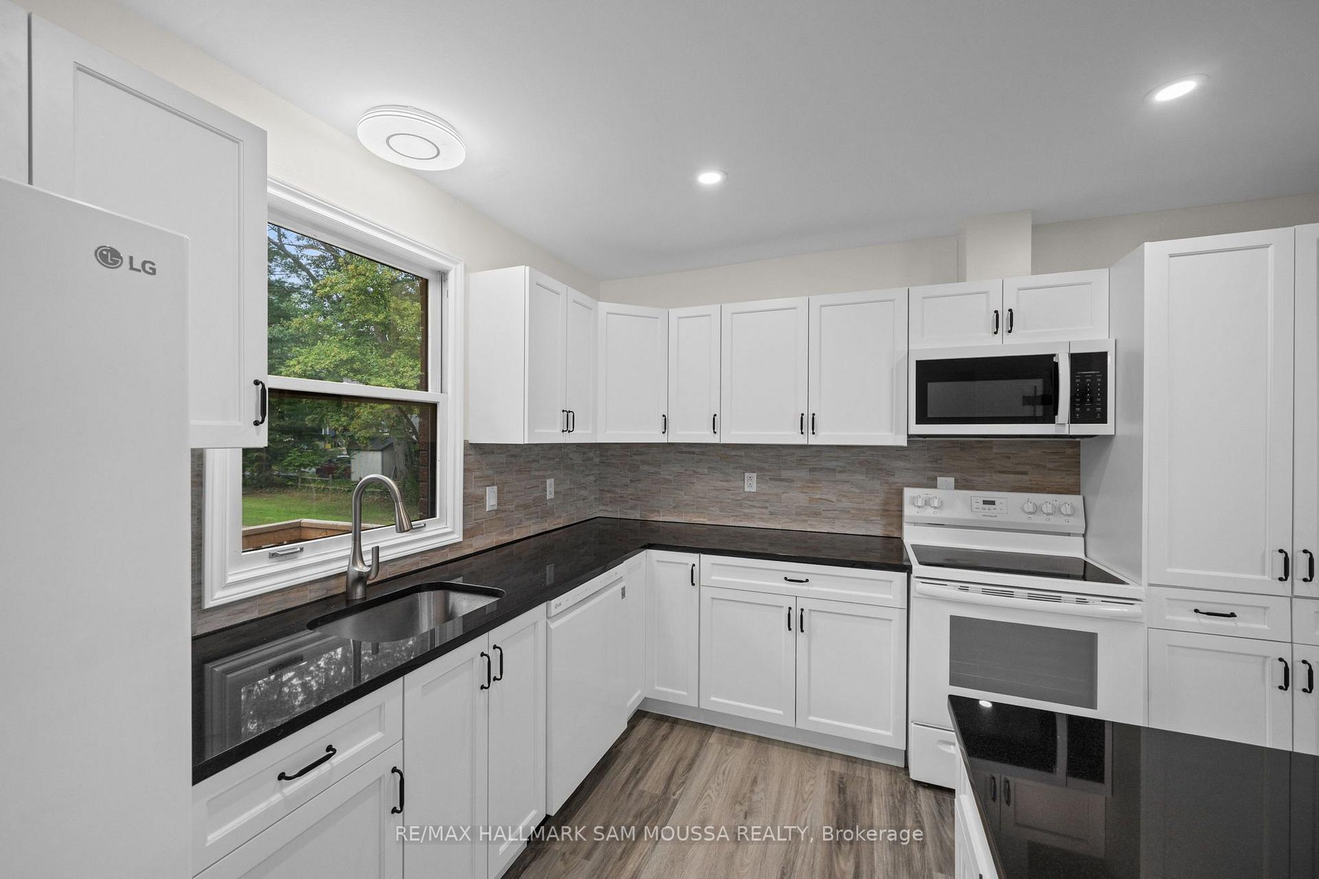 Photo 10 of 208 Baillie Avenue, Ottawa, Constance Bay — HOMEH