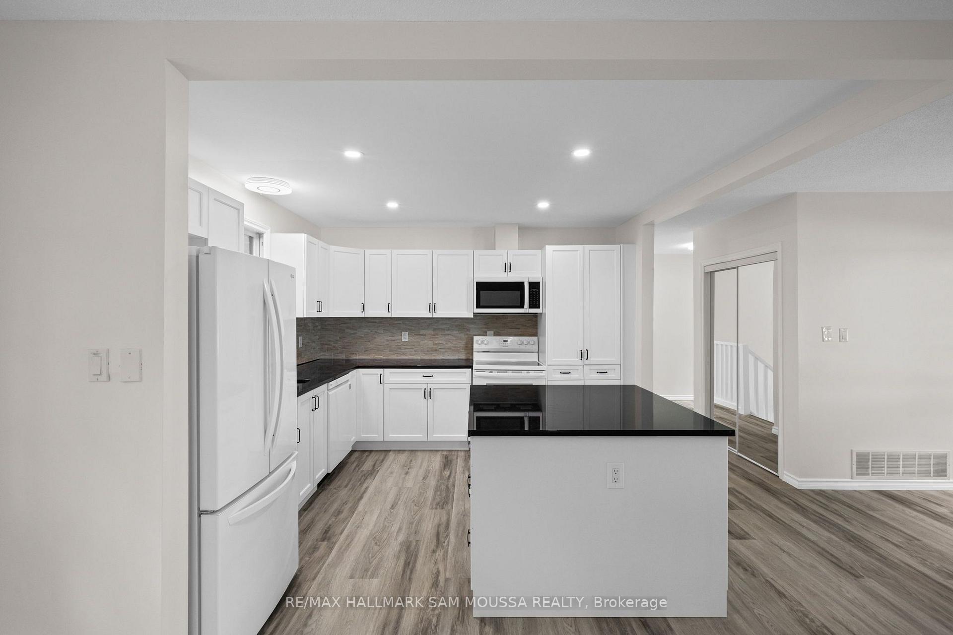 Photo 11 of 208 Baillie Avenue, Ottawa, Constance Bay — HOMEH