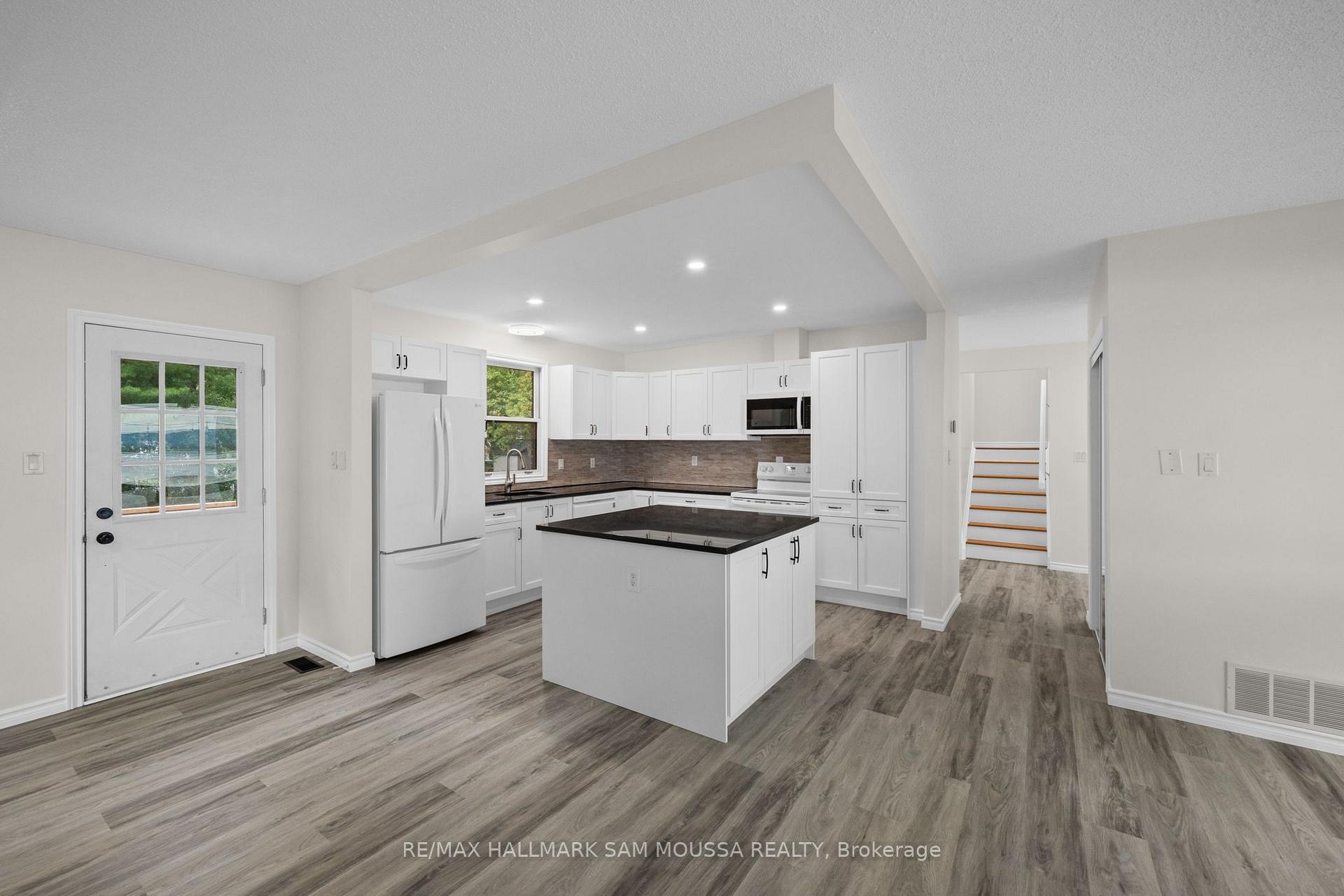 Photo 12 of 208 Baillie Avenue, Ottawa, Constance Bay — HOMEH