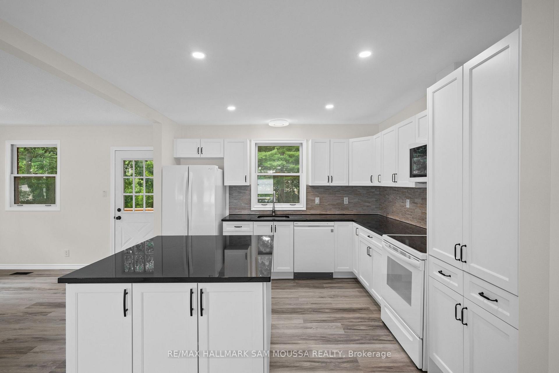 Photo 13 of 208 Baillie Avenue, Ottawa, Constance Bay — HOMEH