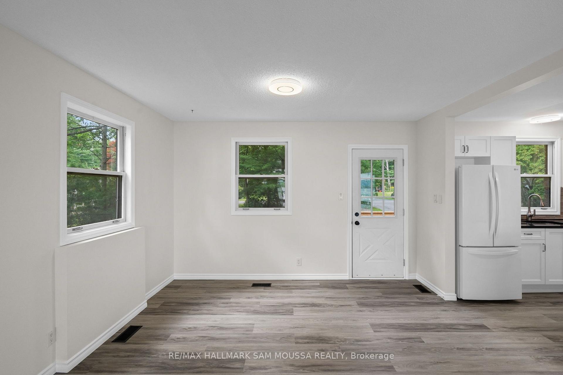 Photo 14 of 208 Baillie Avenue, Ottawa, Constance Bay — HOMEH
